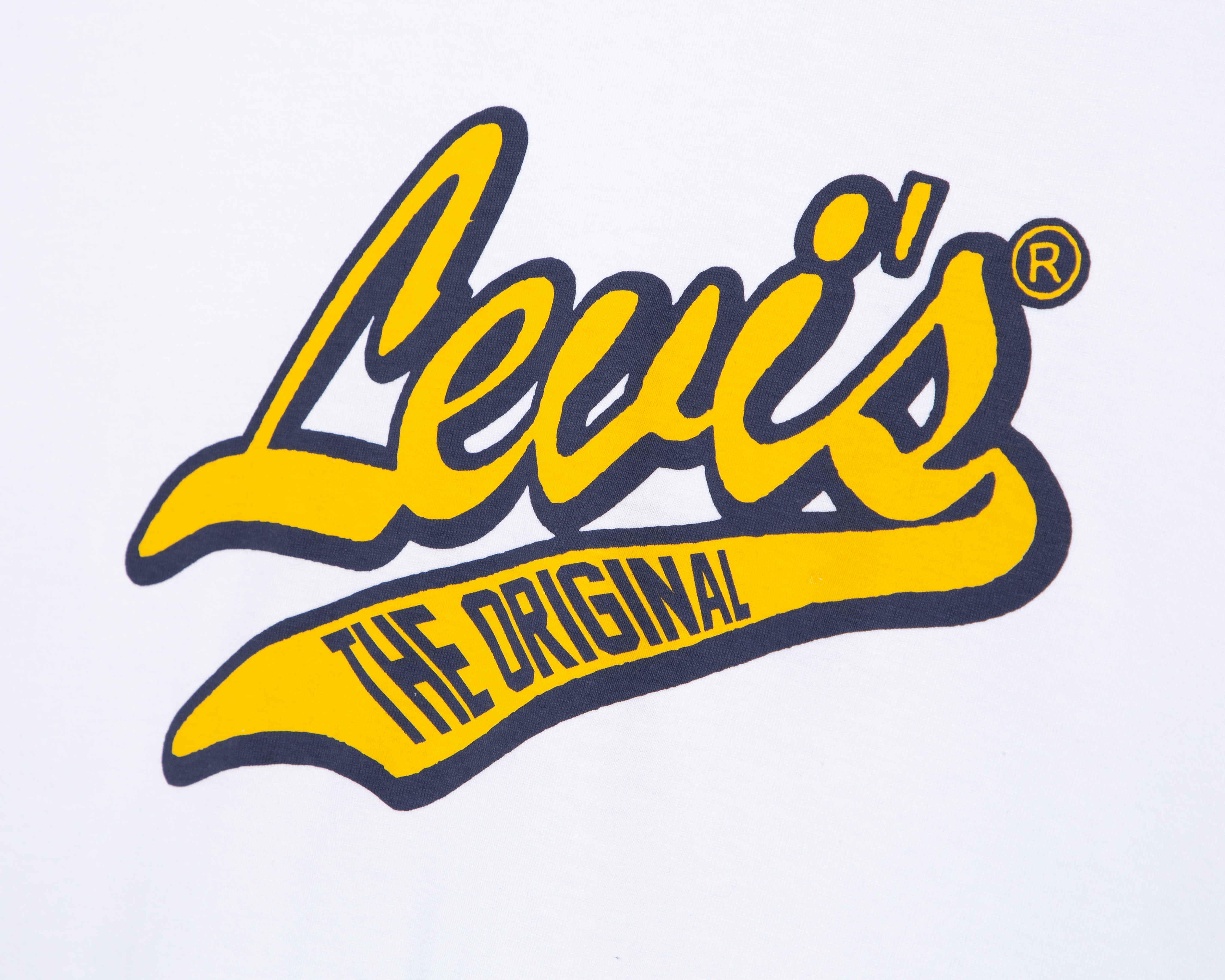 Foto 4 pulgar | Foto 3 | Playera de Cuello Redondo Blanca Levi's para Hombre