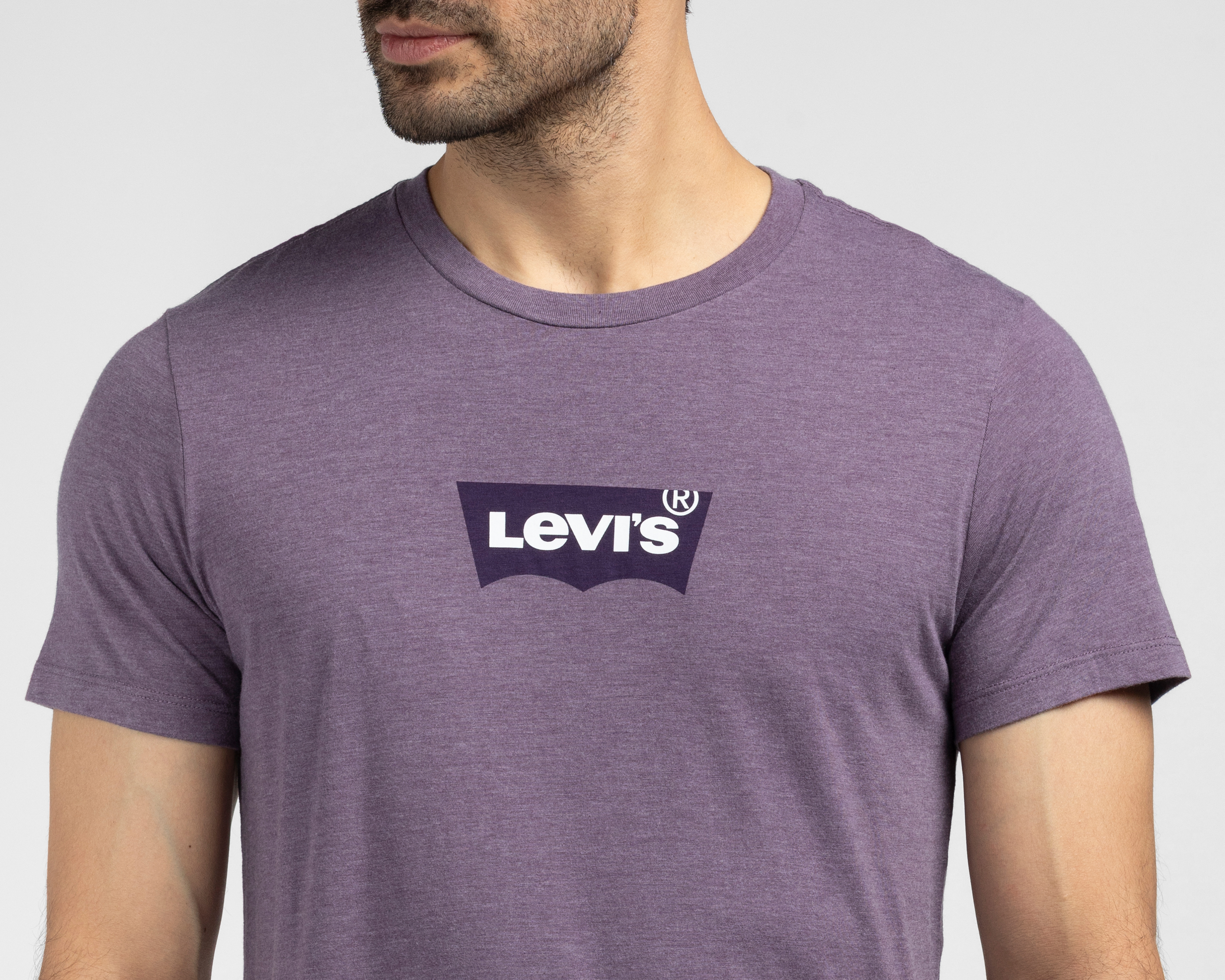 Foto 4 pulgar | Foto 3 | Playera de Cuello Redondo Morada Levi's para Hombre
