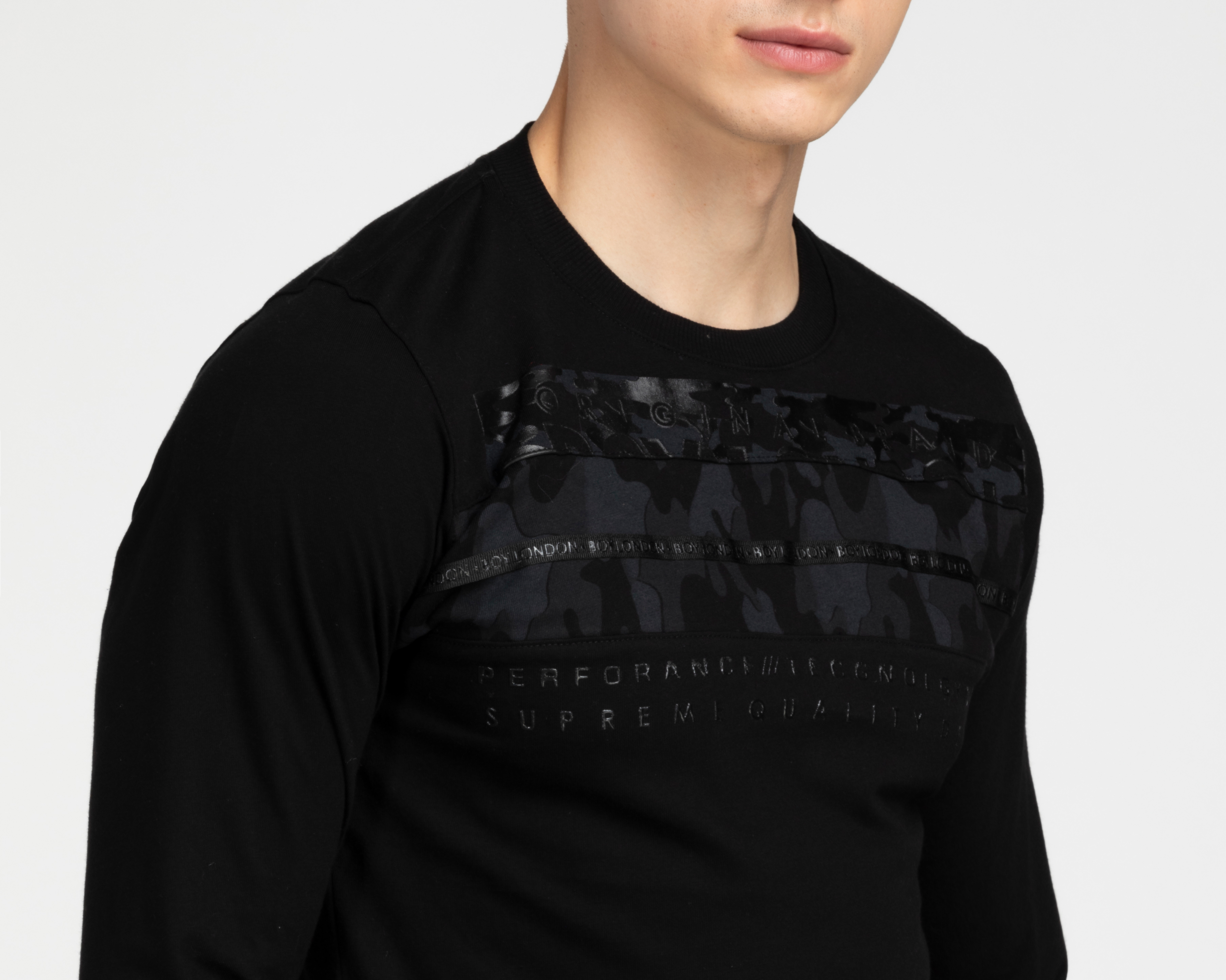 Foto 4 pulgar | Foto 3 | Playera Boy London Cuello Redondo