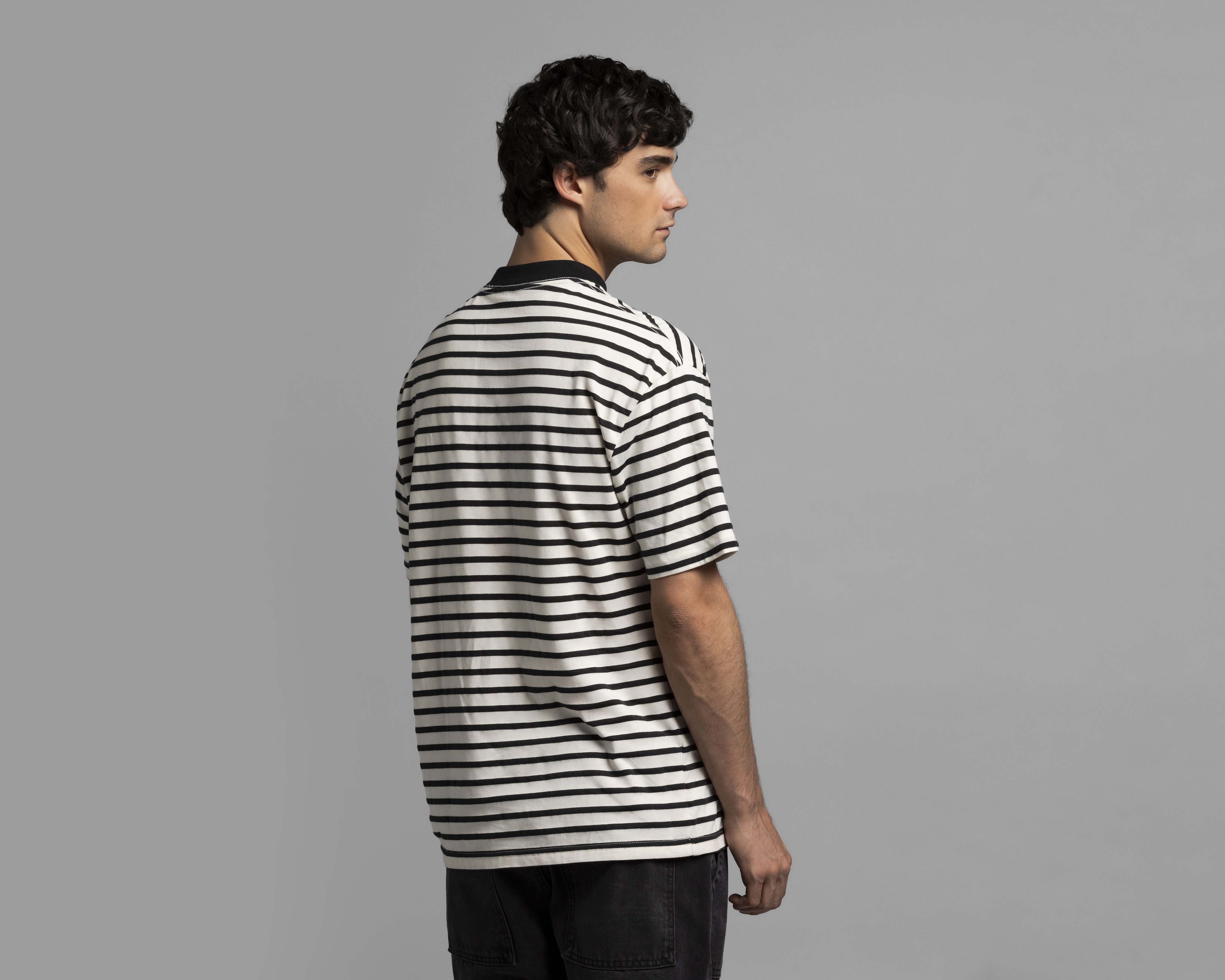 Foto 4 pulgar | Foto 3 | Playera Cuello Redondo Blanca Strona para Hombre