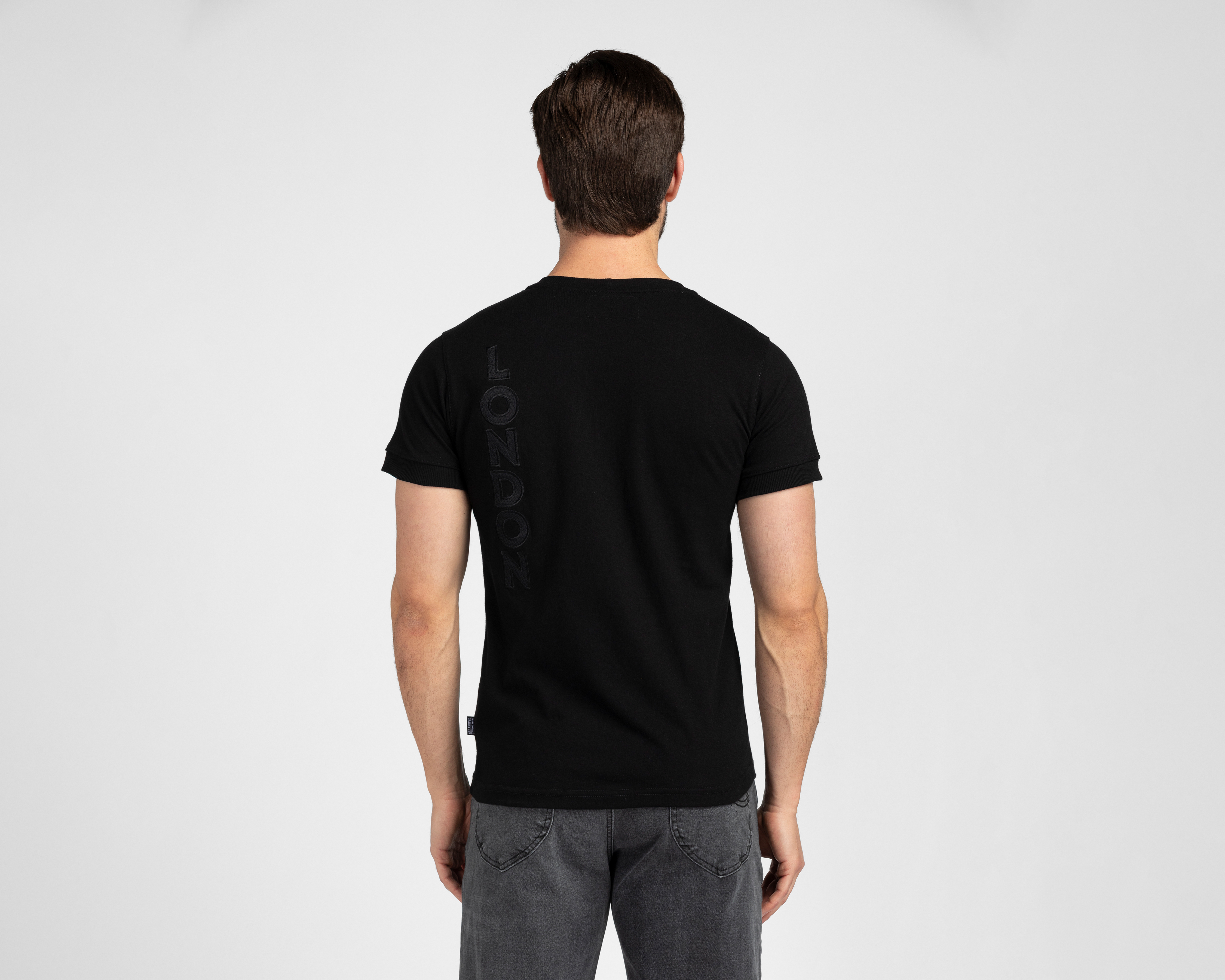 Foto 3 pulgar | Foto 2 | Playera de Cuello Redondo Negro Boy London para Hombre