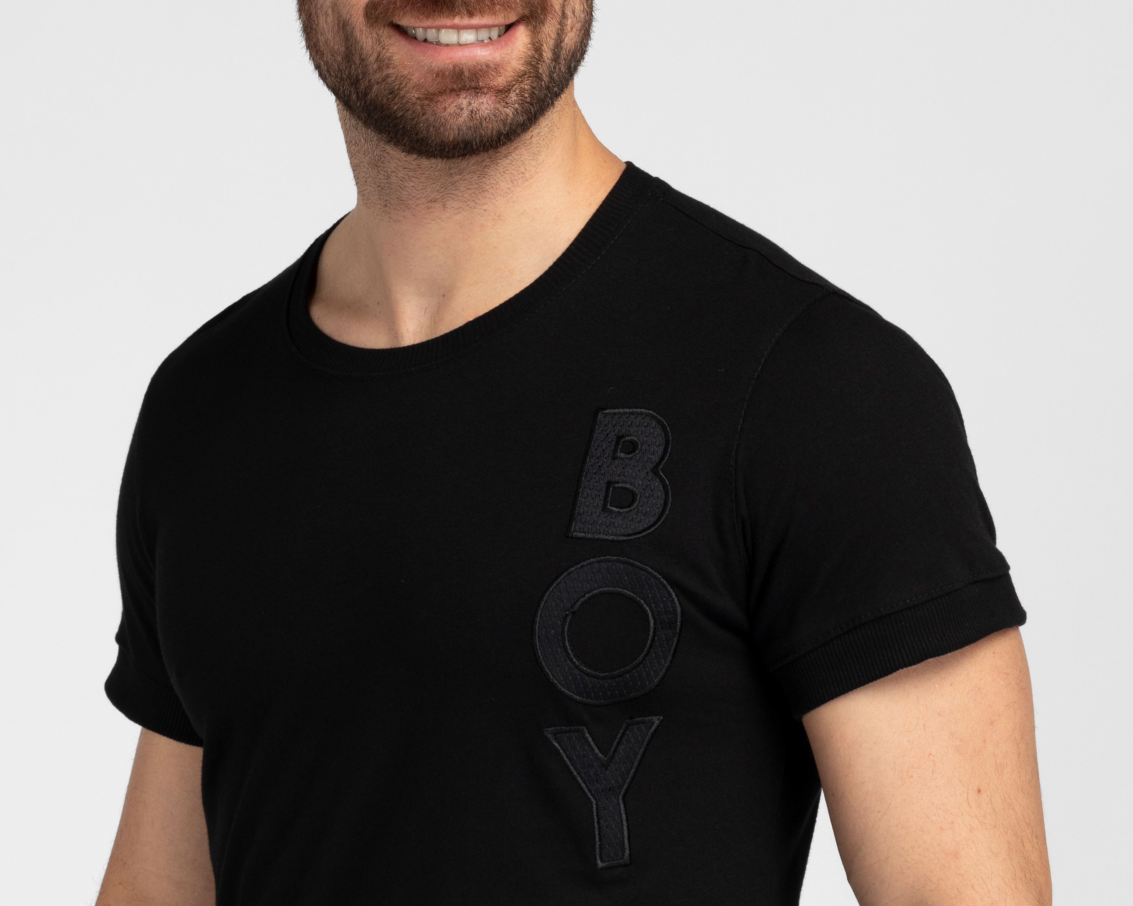 Foto 4 pulgar | Foto 3 | Playera de Cuello Redondo Negro Boy London para Hombre