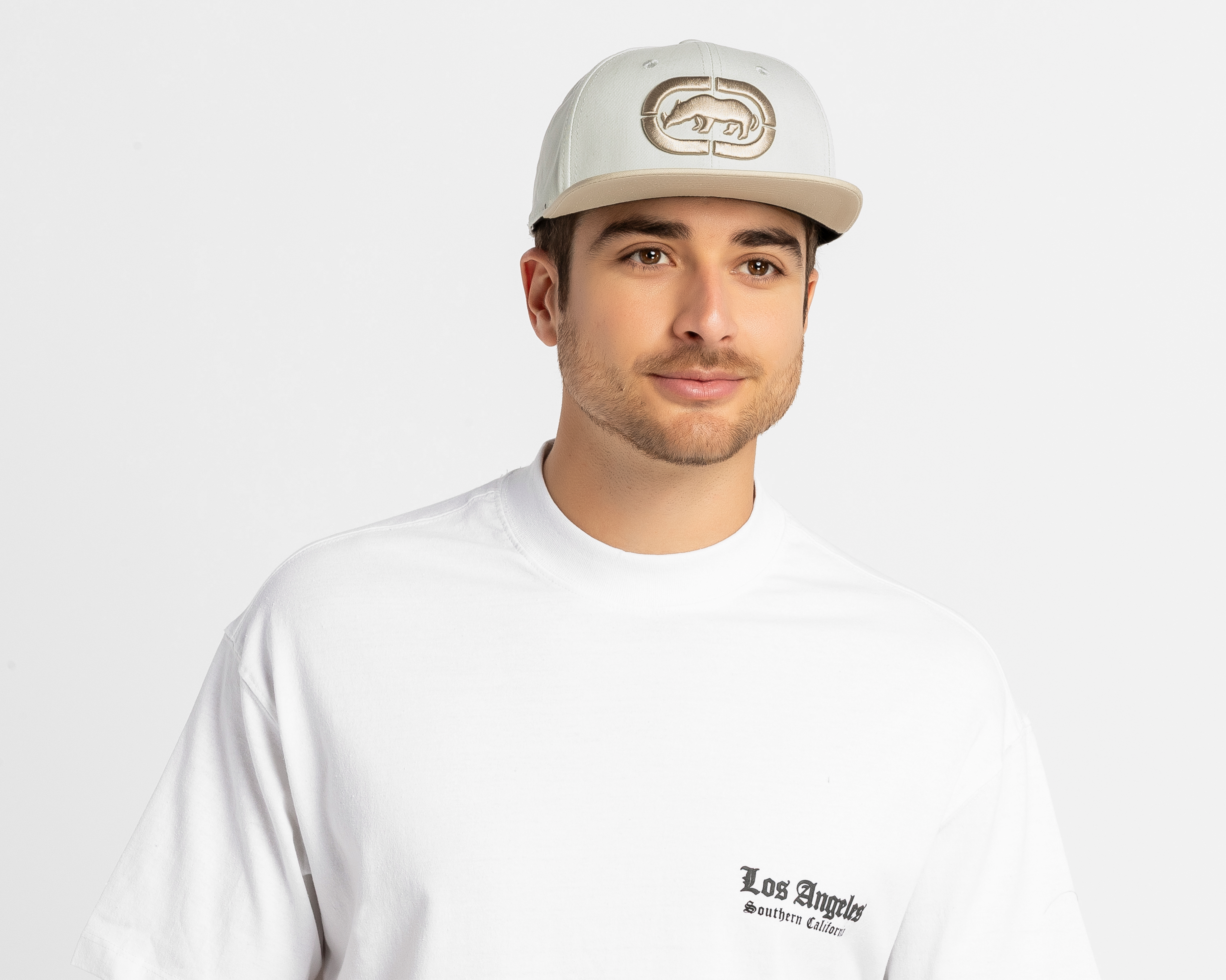 Foto 8 pulgar | Foto 7 | Gorra Plana Eckó Unltd.