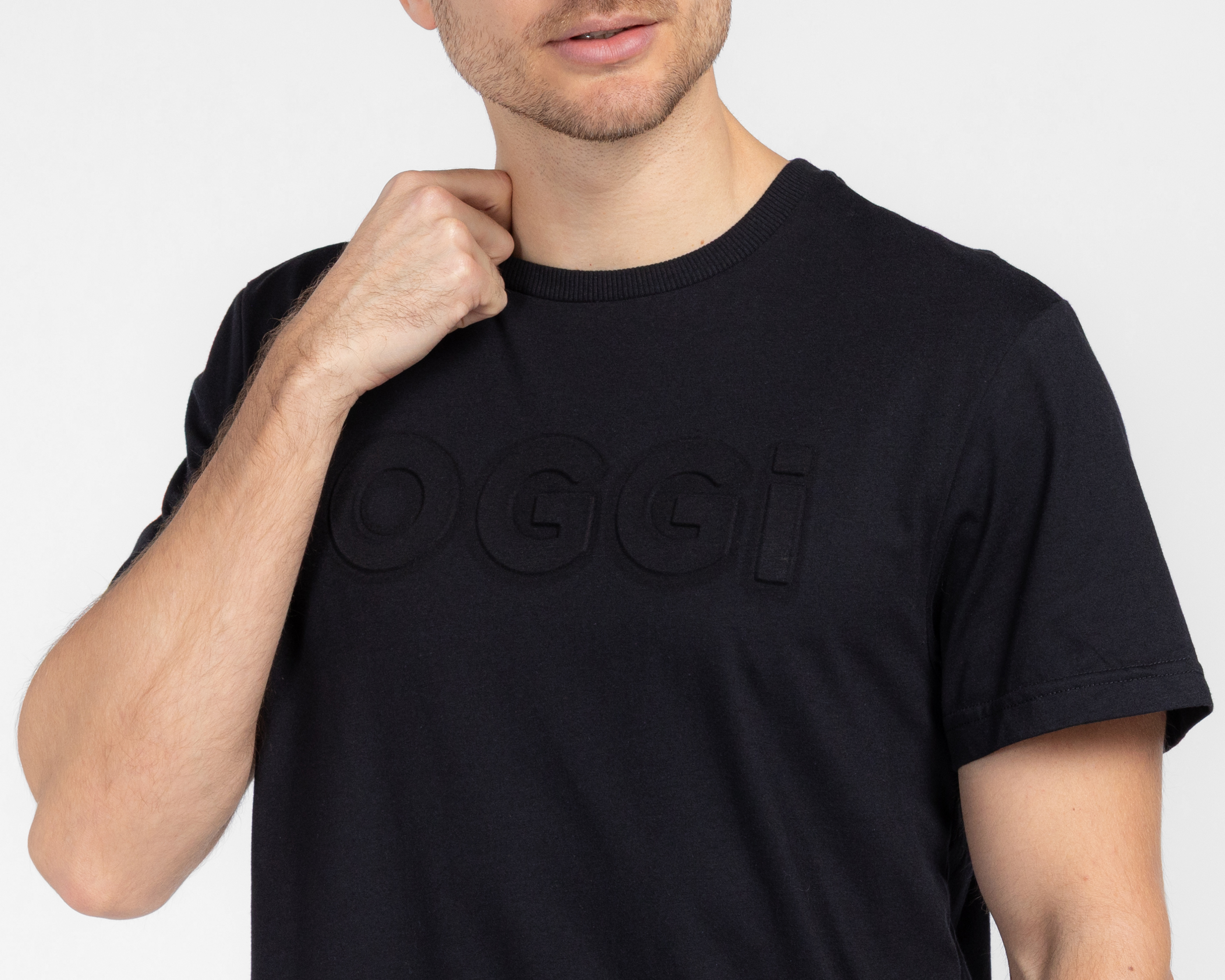 Foto 4 pulgar | Foto 3 | Playera de Cuello Redondo Negra Oggi para Hombre