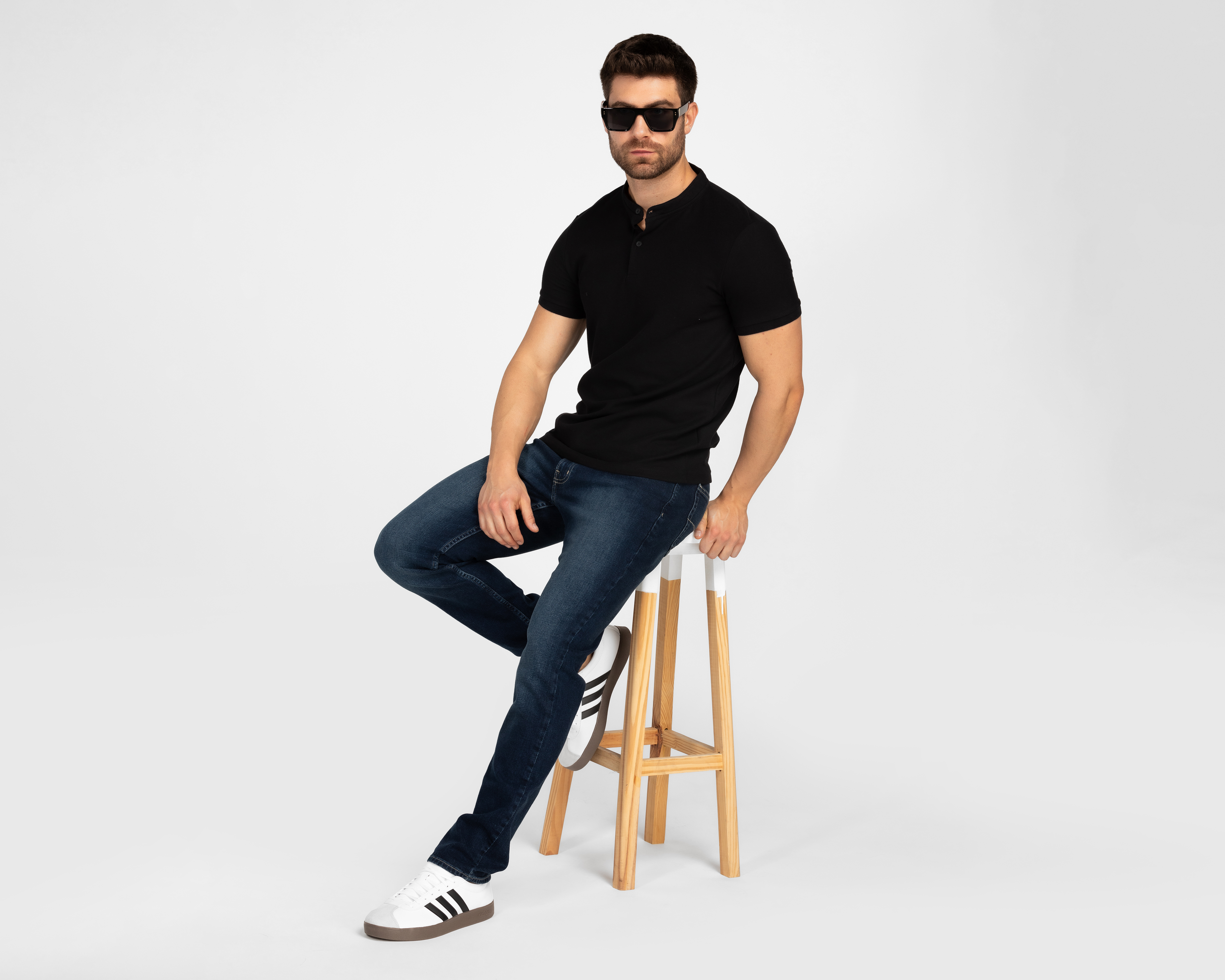 Foto 3 pulgar | Foto 2 | Playera Refill Negra Henley para Hombre