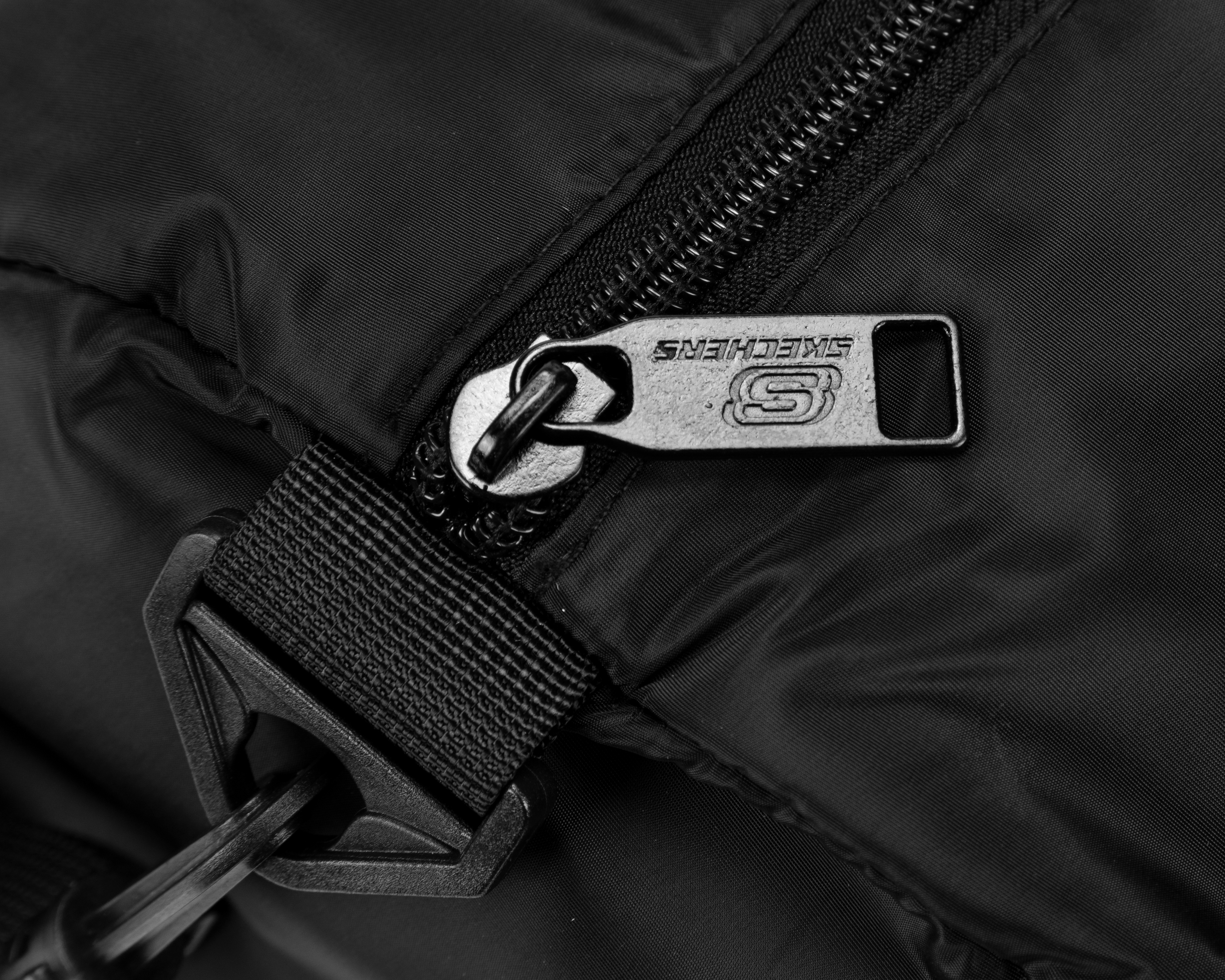 Foto 5 pulgar | Foto 4 | Maleta Deportiva Skechers Negra