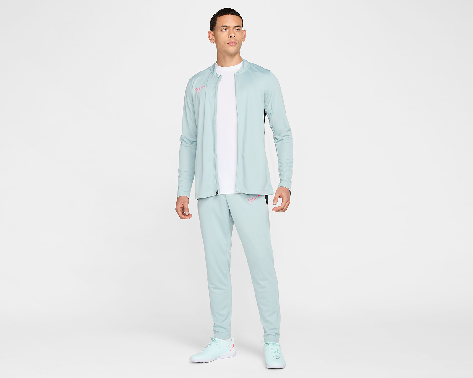 Foto 4 pulgar | Foto 3 | Conjunto Deportivo de Pants y Chamarra Nike Dri-FIT para Hombre