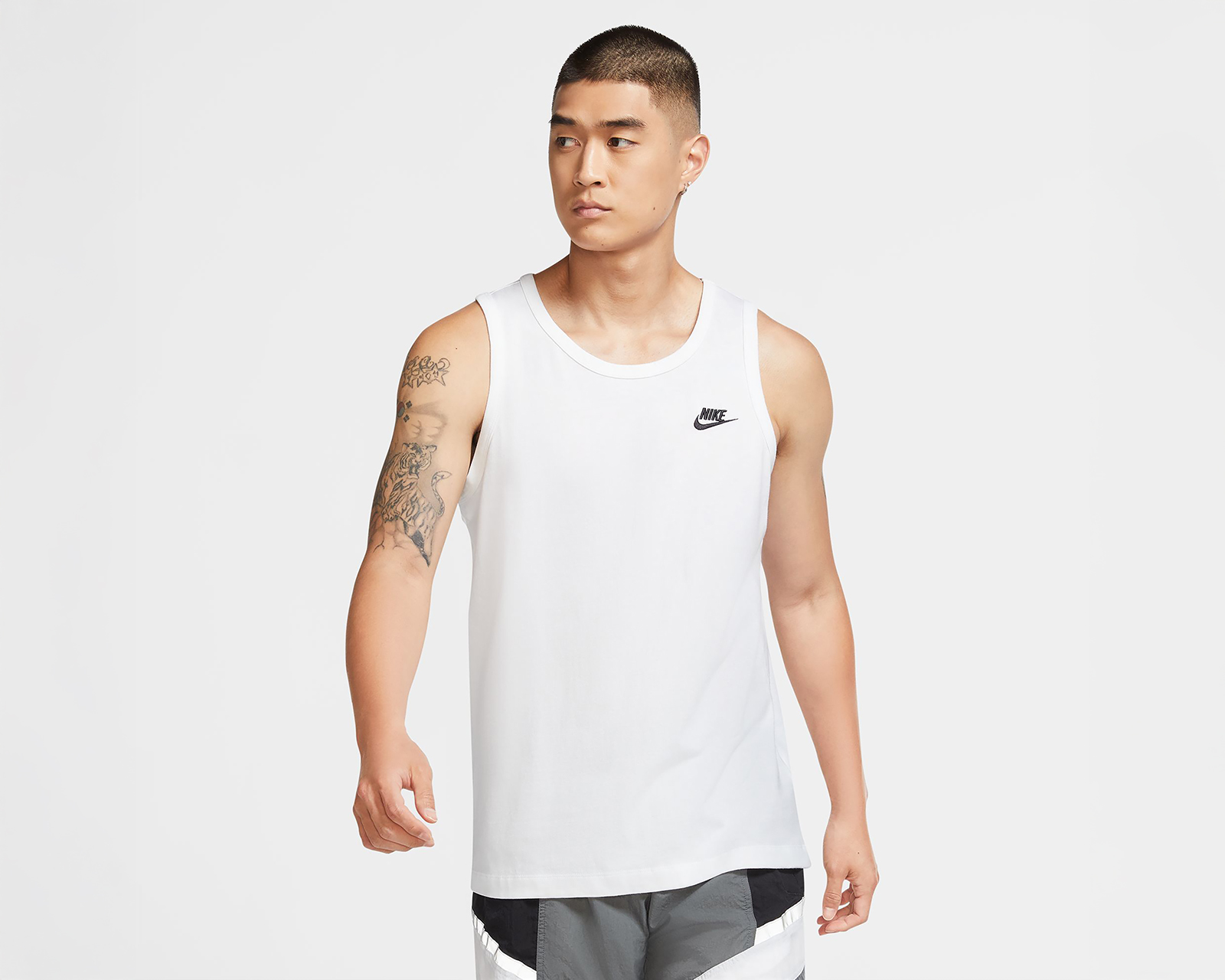 Foto 2 pulgar | Foto 1 | Playera Deportiva Nike Sportswear Club para Hombre