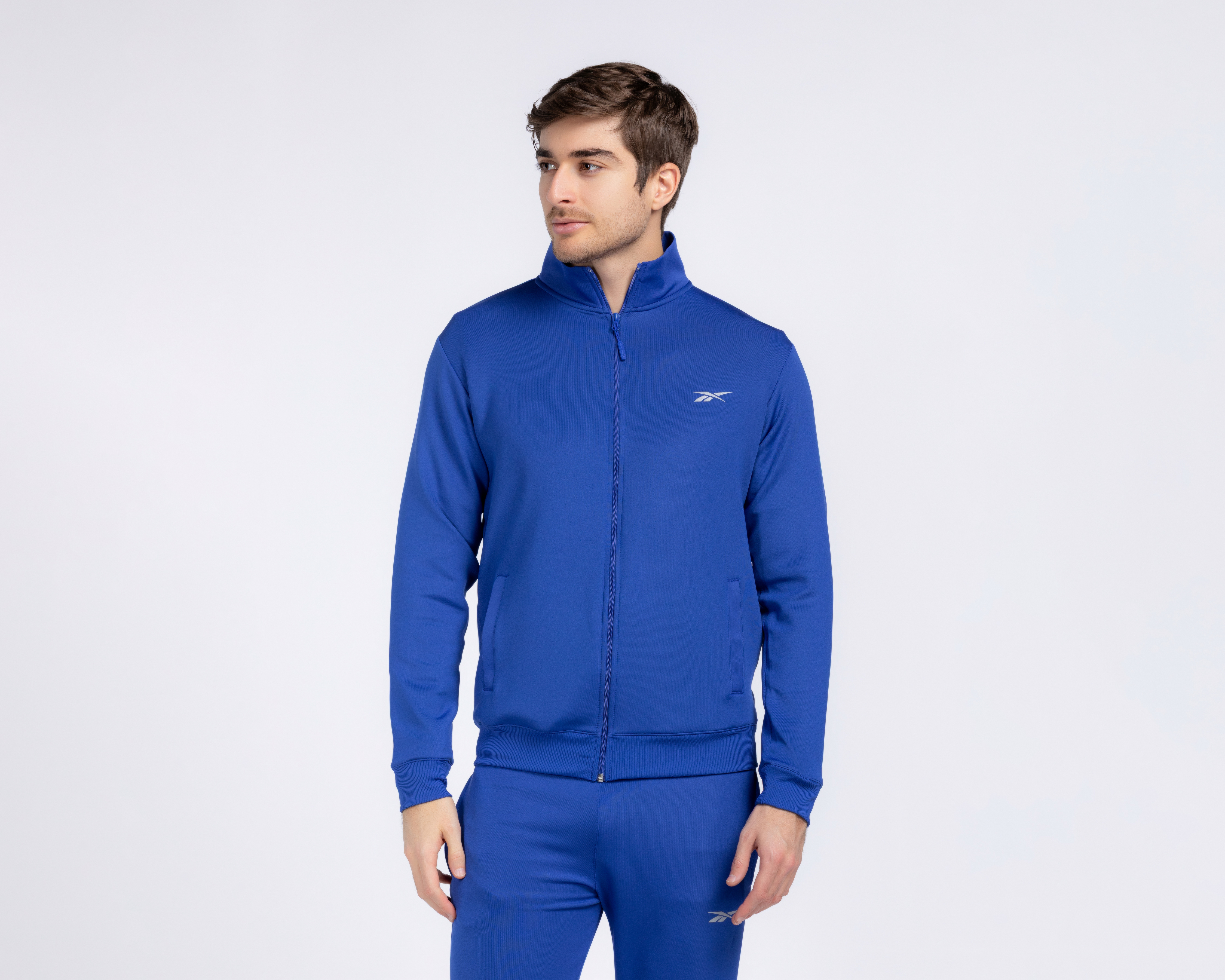 Foto 4 pulgar | Foto 3 | Pants y Chamarra Reebok para Hombre