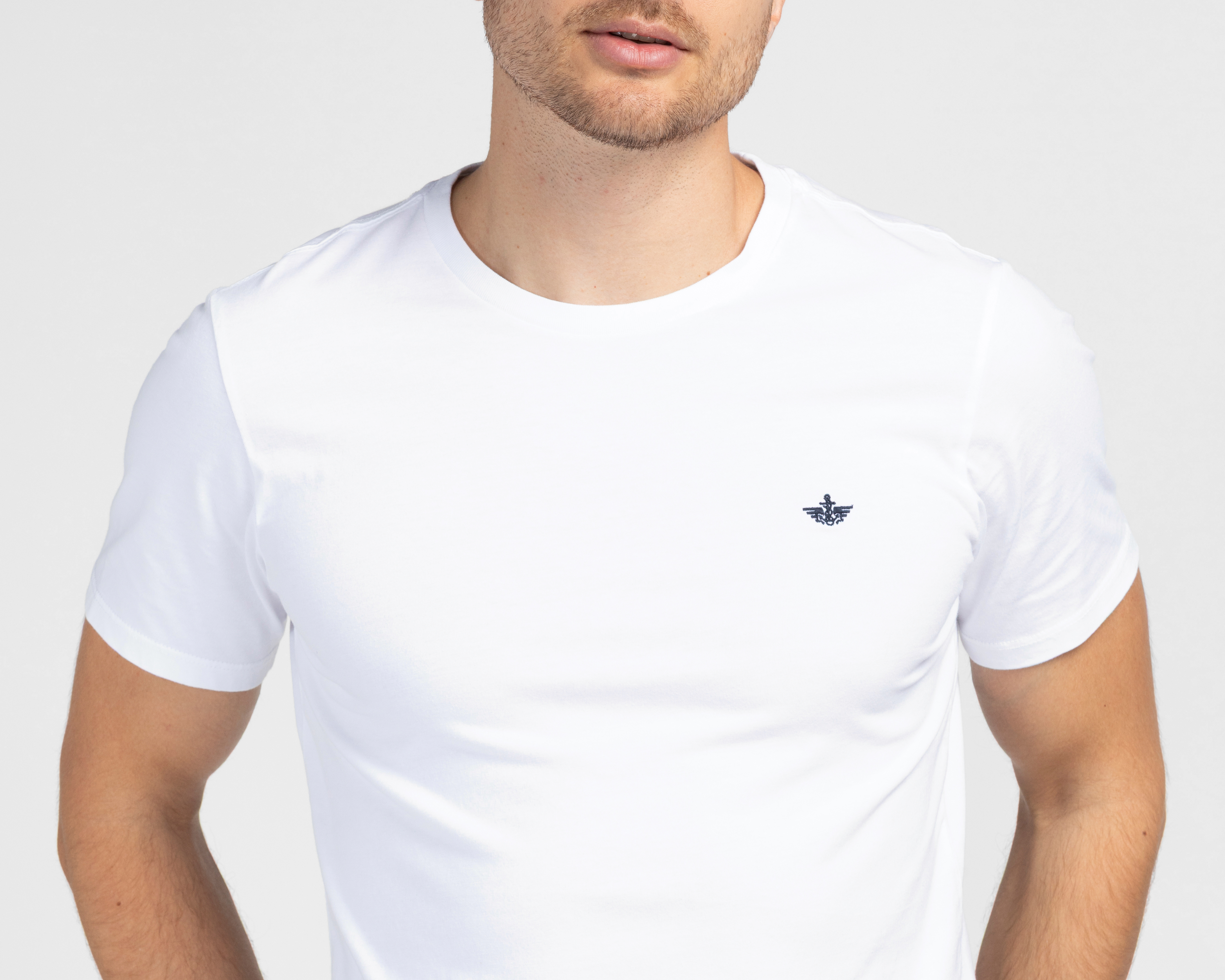 Foto 4 pulgar | Foto 3 | Playera de Cuello Redondo Blanca Dockers para Hombre