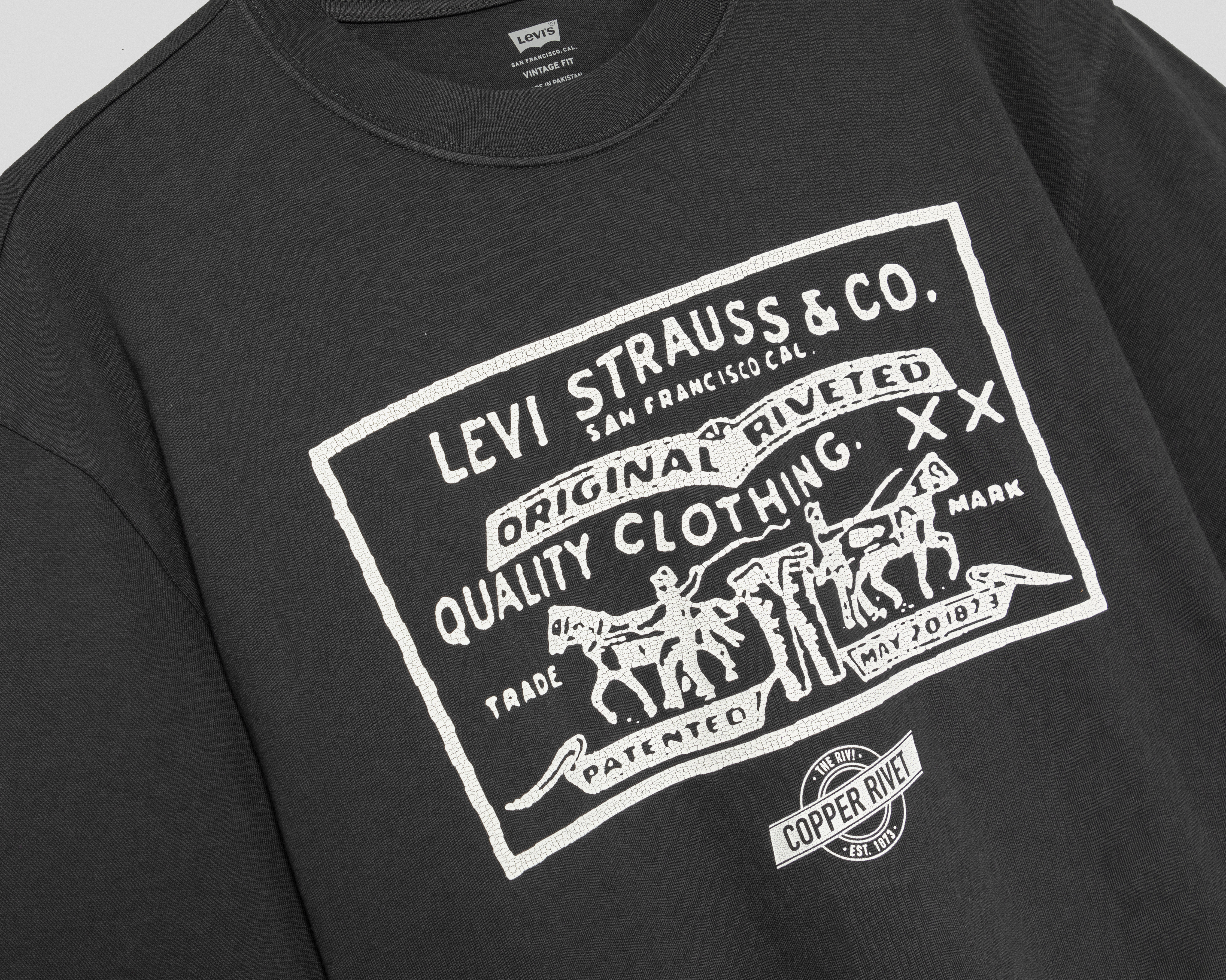Foto 4 pulgar | Foto 3 | Playera Levi's Cuello Redondo