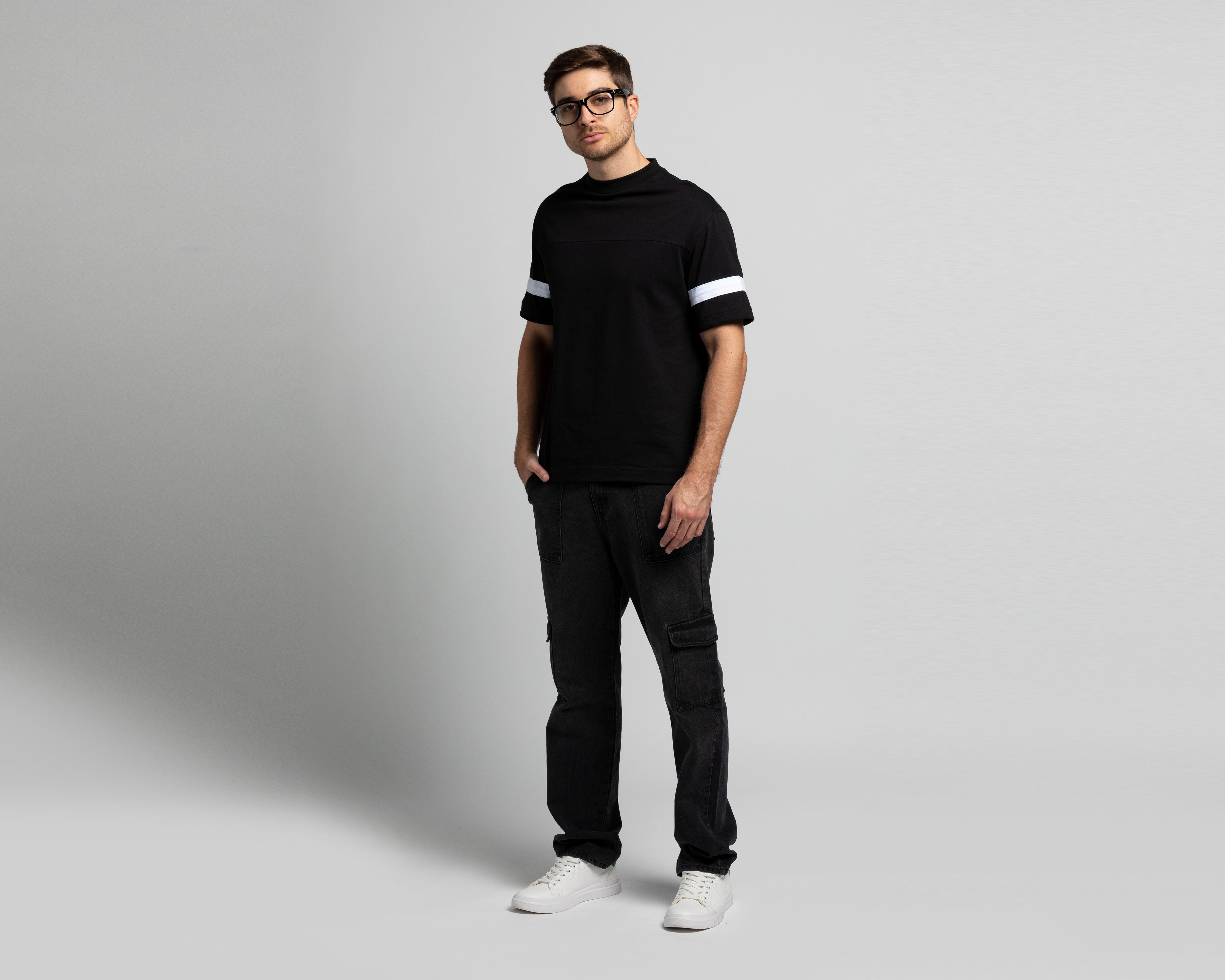 Foto 2 pulgar | Foto 1 | Playera de Cuello Redondo Negra Strona para Hombre