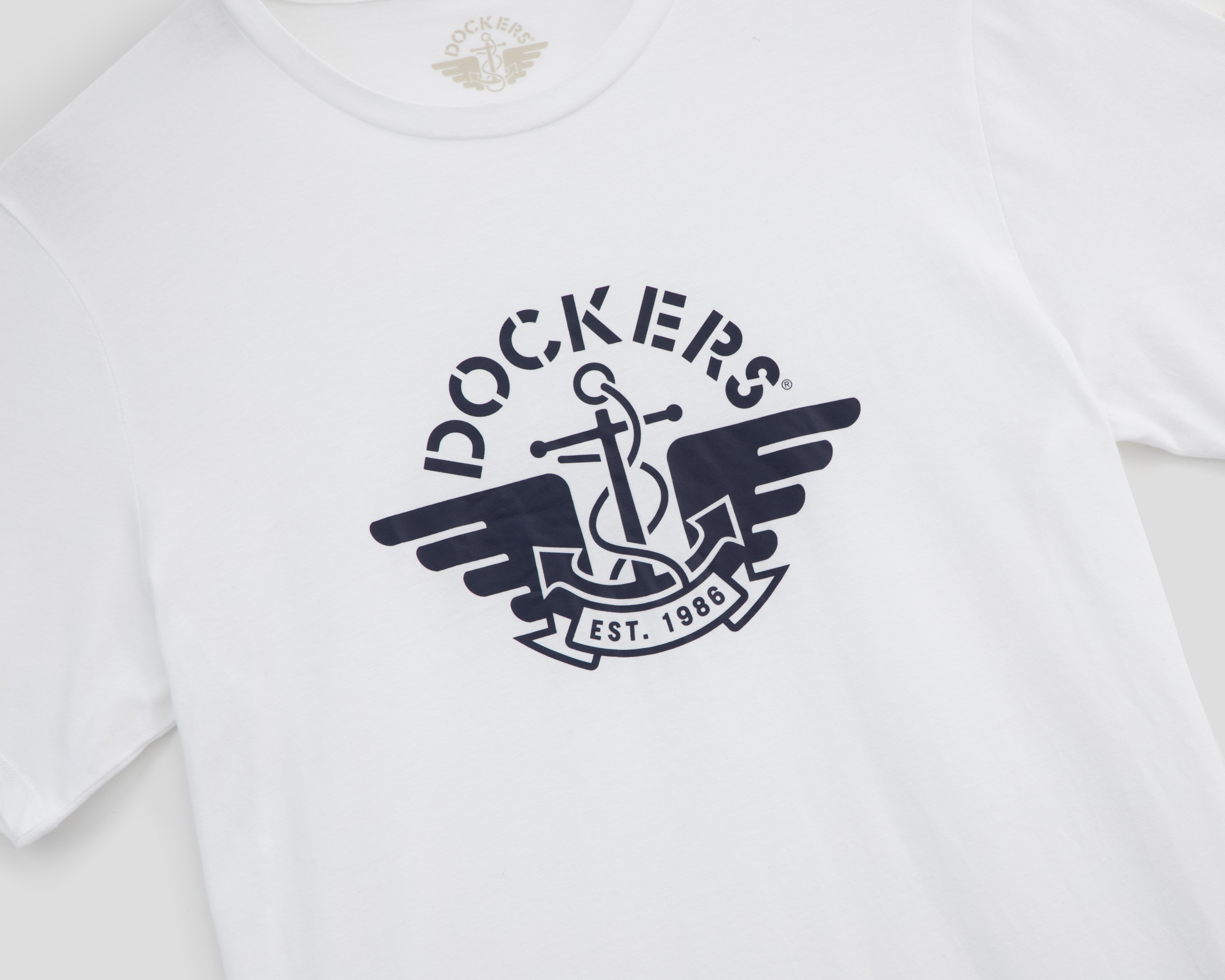 Foto 4 pulgar | Foto 3 | Playera de Cuello Redondo Blanca Dockers para Hombre