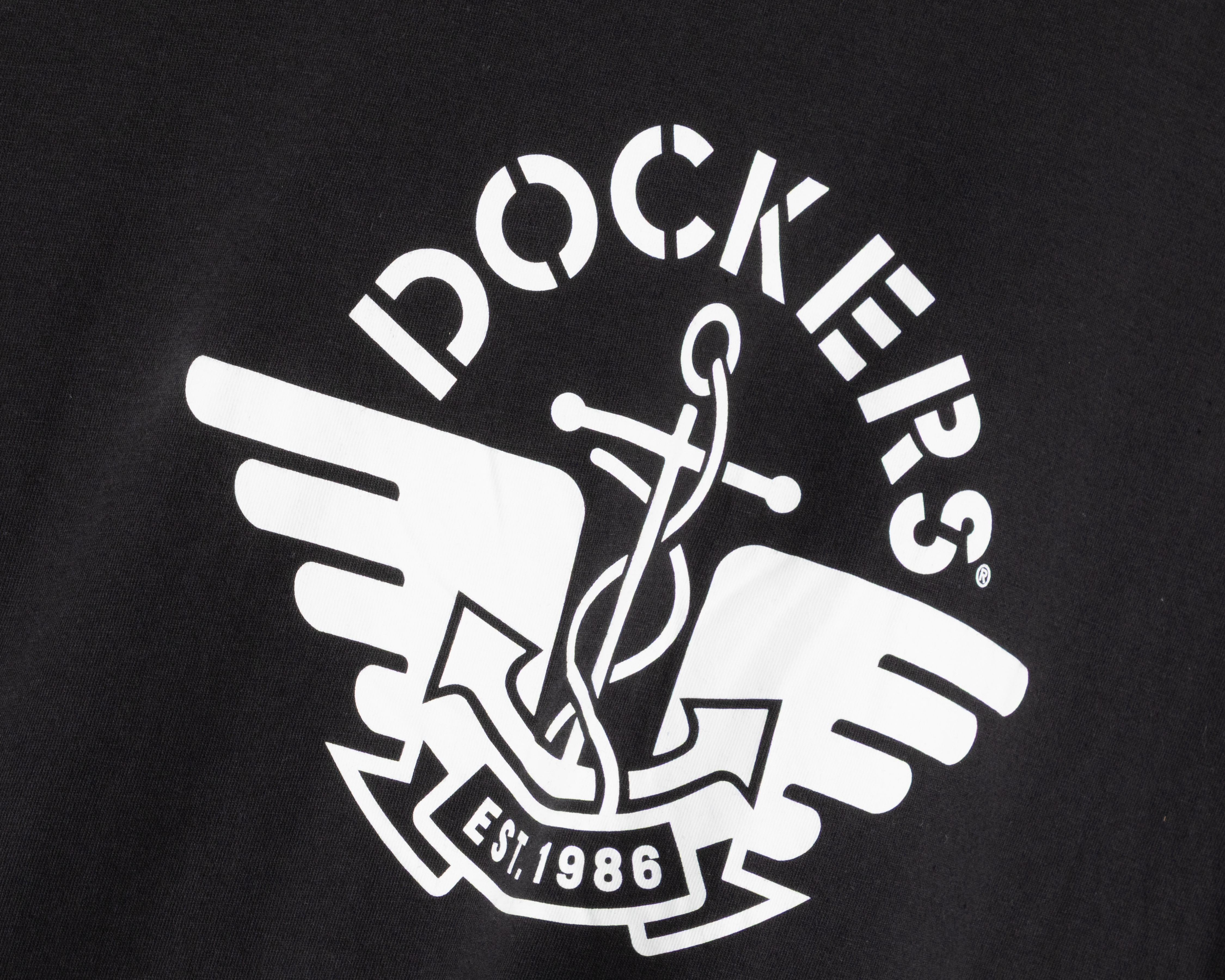 Foto 4 pulgar | Foto 3 | Playera de Cuello Redondo Negra Dockers para Hombre