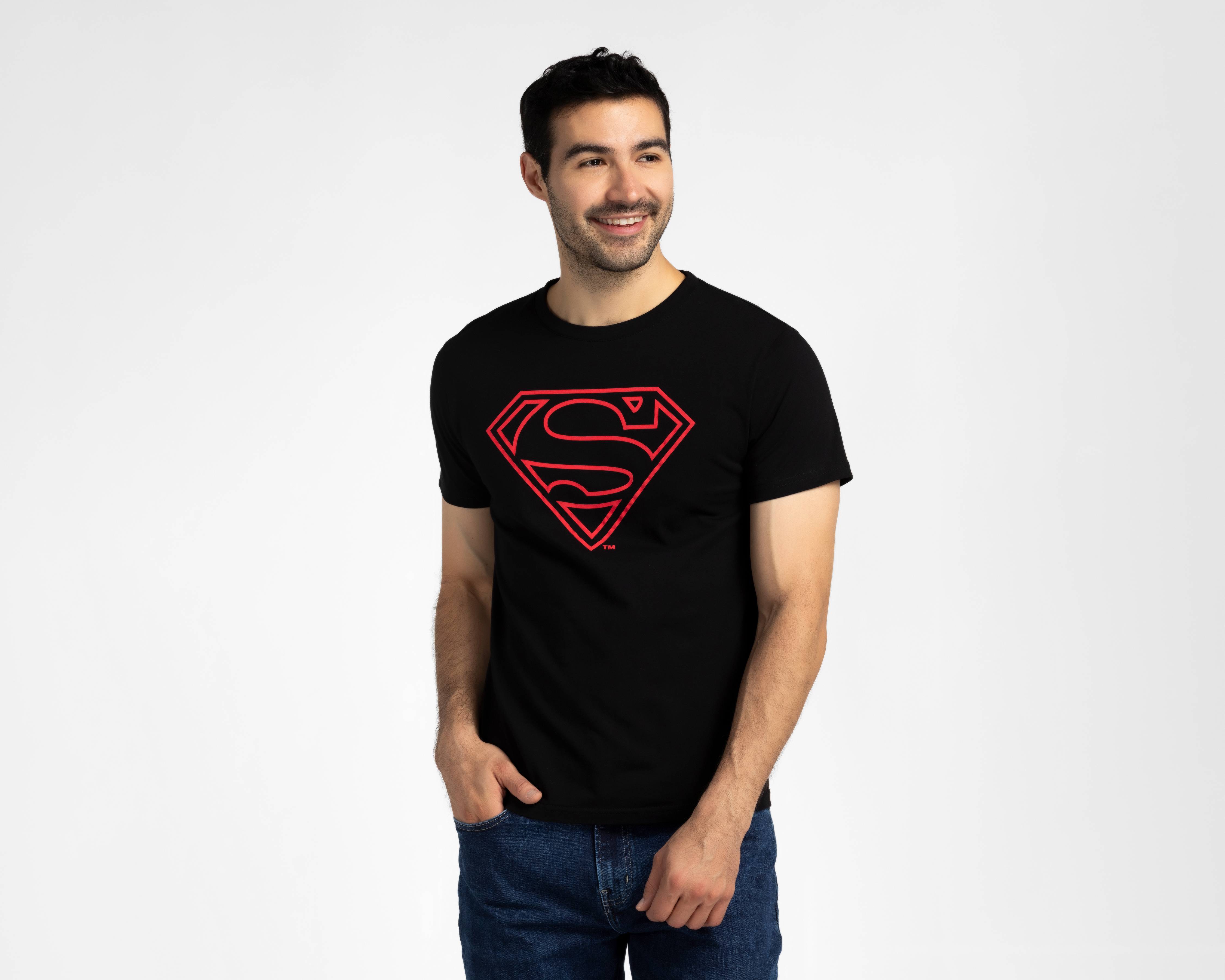Foto 2 pulgar | Foto 1 | Playera de Cuello Redondo Negra Superman para Hombre