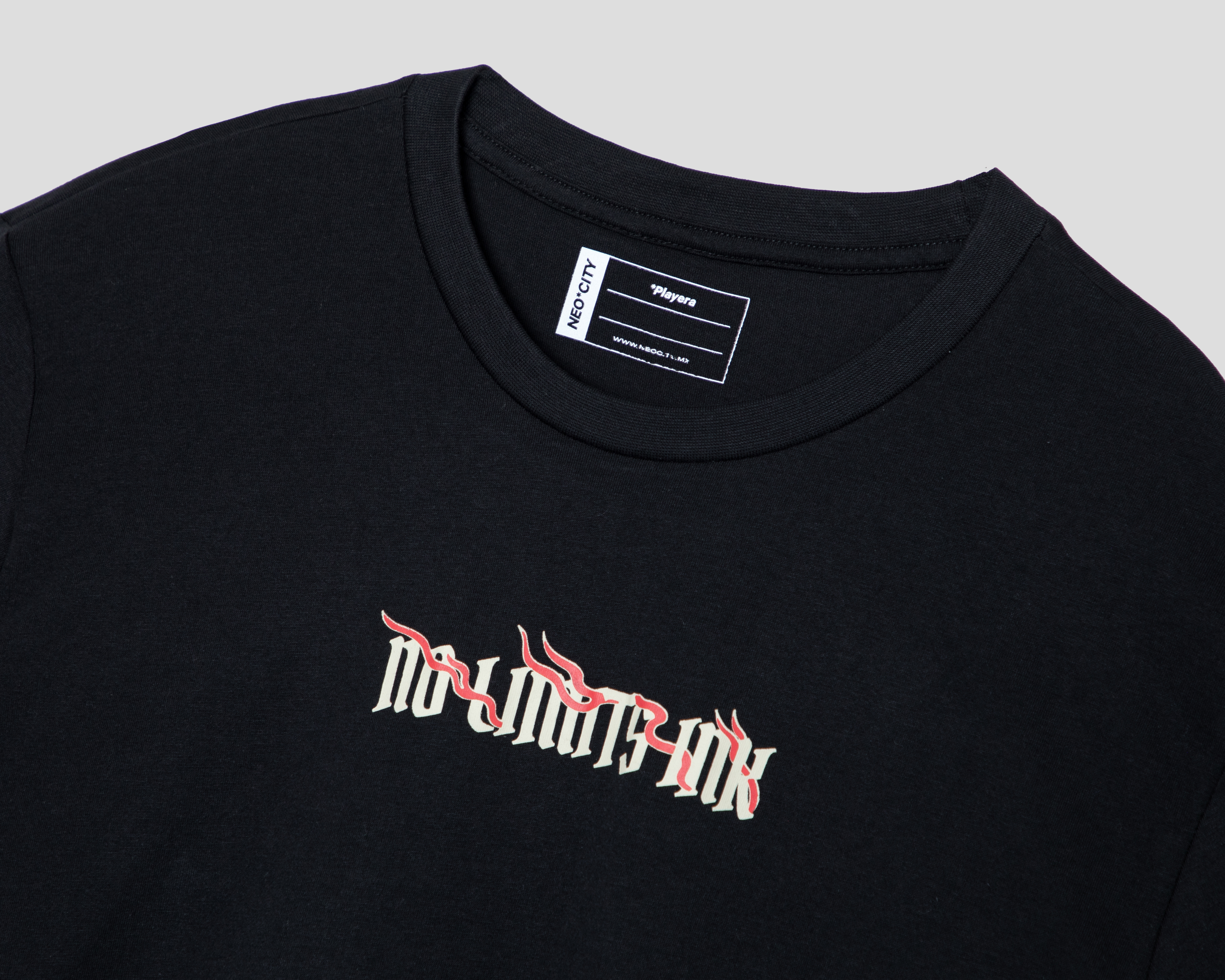 Foto 4 pulgar | Foto 3 | Playera de Cuello Redondo Negra Neo*City para Hombre