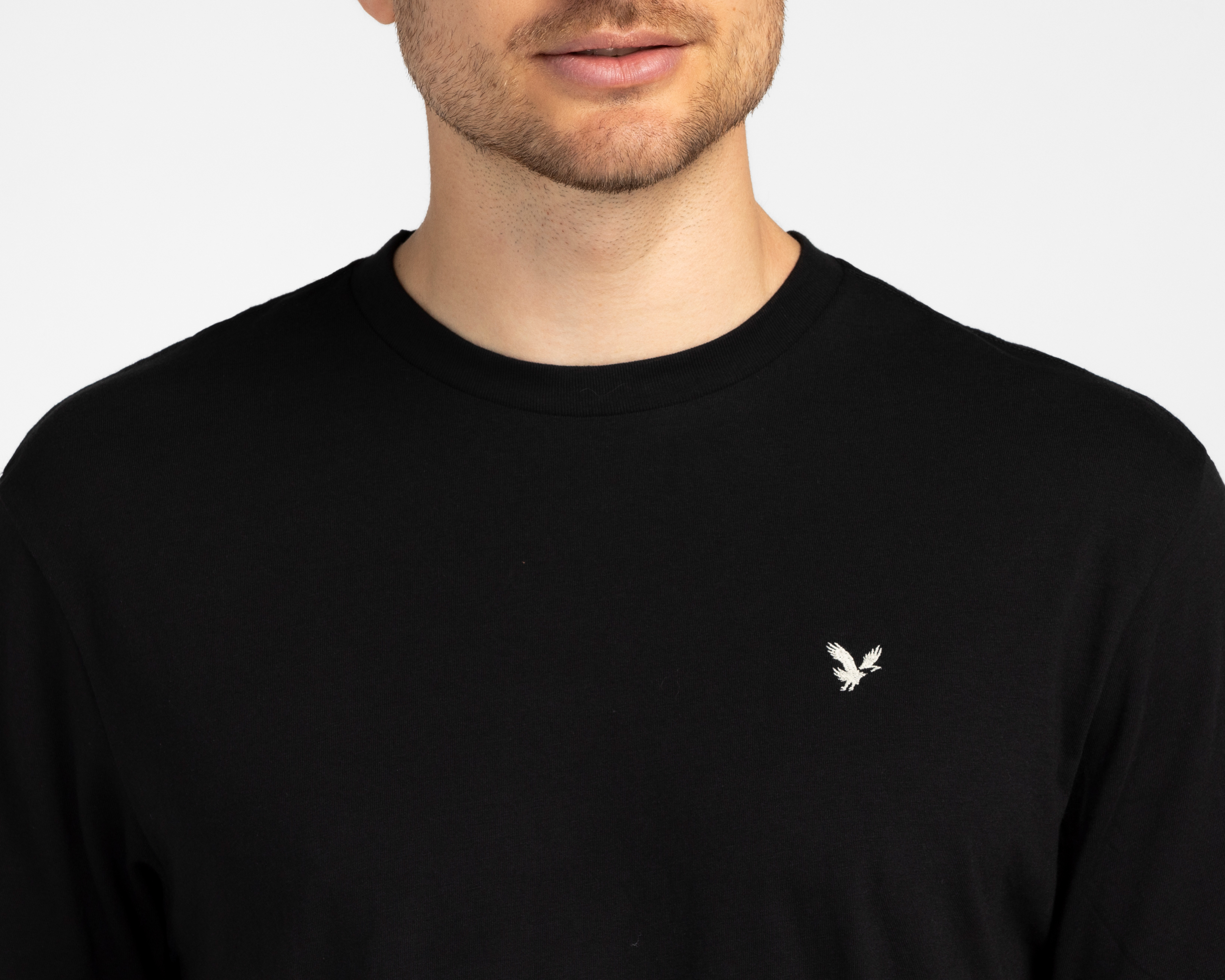 Foto 4 pulgar | Foto 3 | Playera de Cuello Redondo Negra American Eagle para Hombre