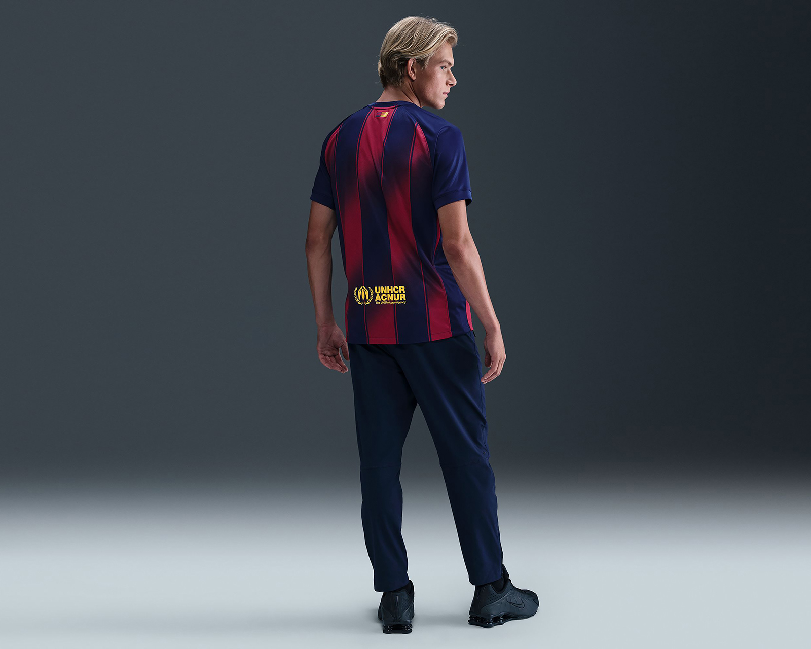 Foto 3 pulgar | Foto 2 | Jersey Nike Barcelona Local 2025 para Hombre