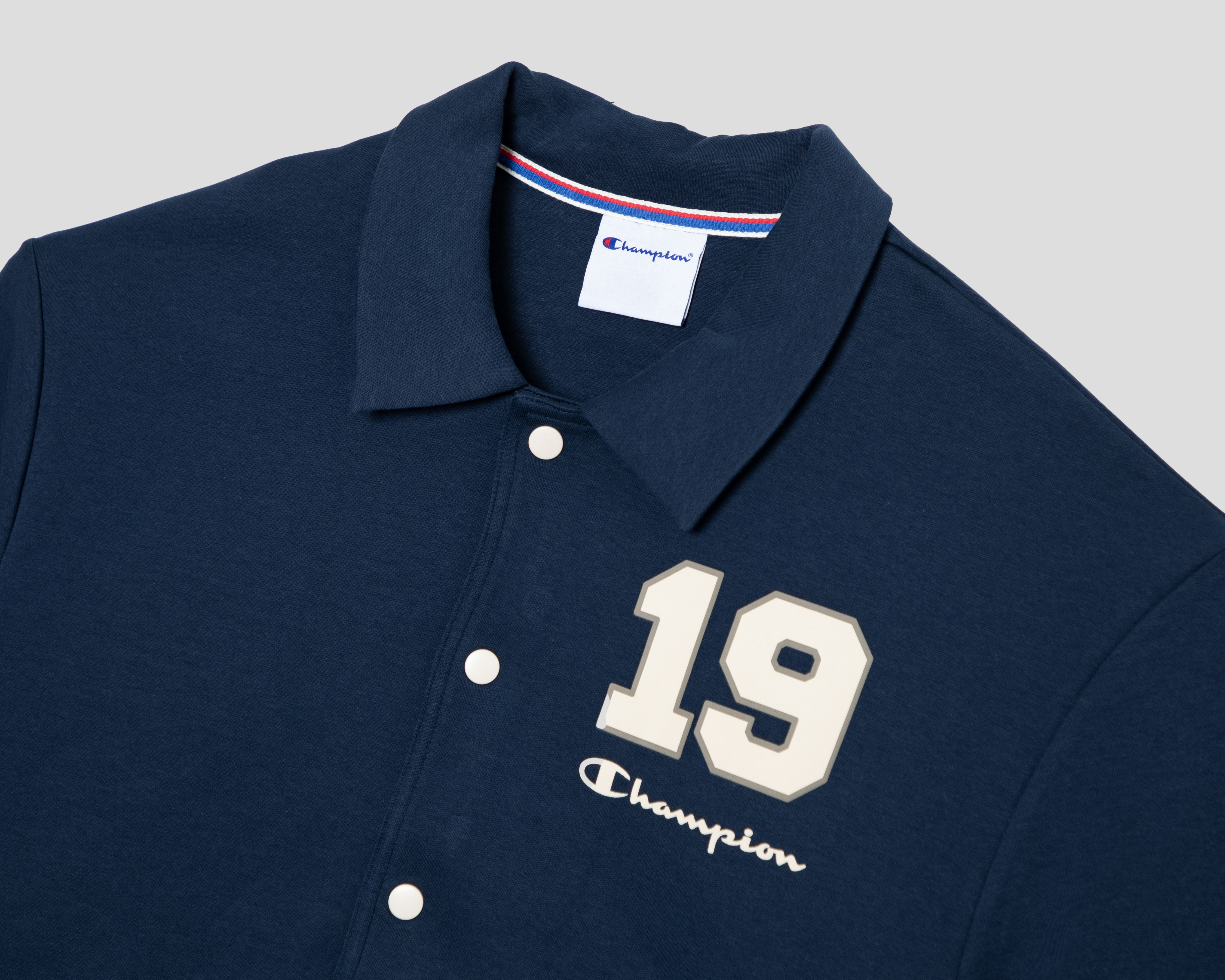 Foto 4 pulgar | Foto 3 | Chamarra Deportiva Champion para Hombre