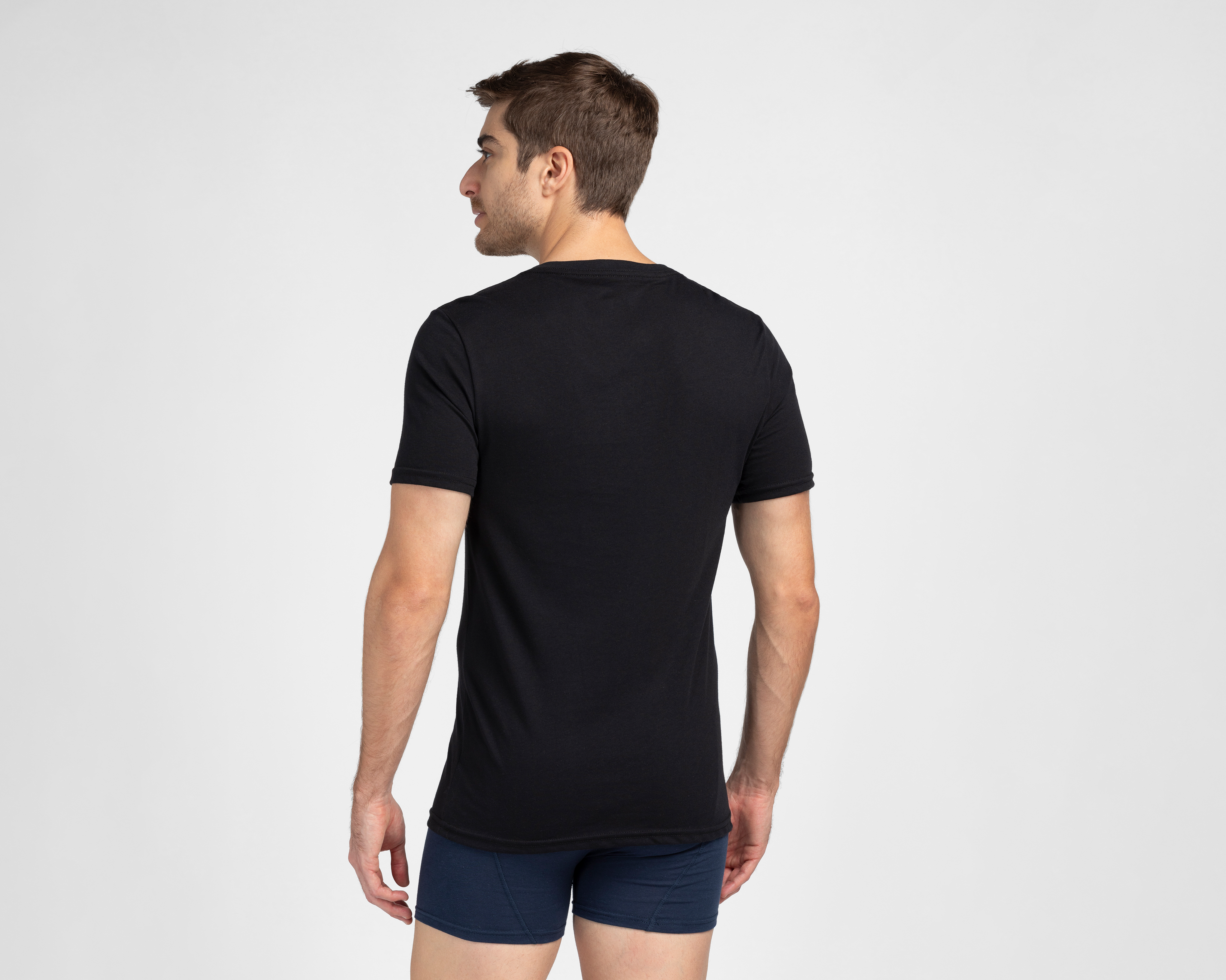 Foto 4 pulgar | Foto 3 | Playera Interior Cuello V Umbro para Hombre