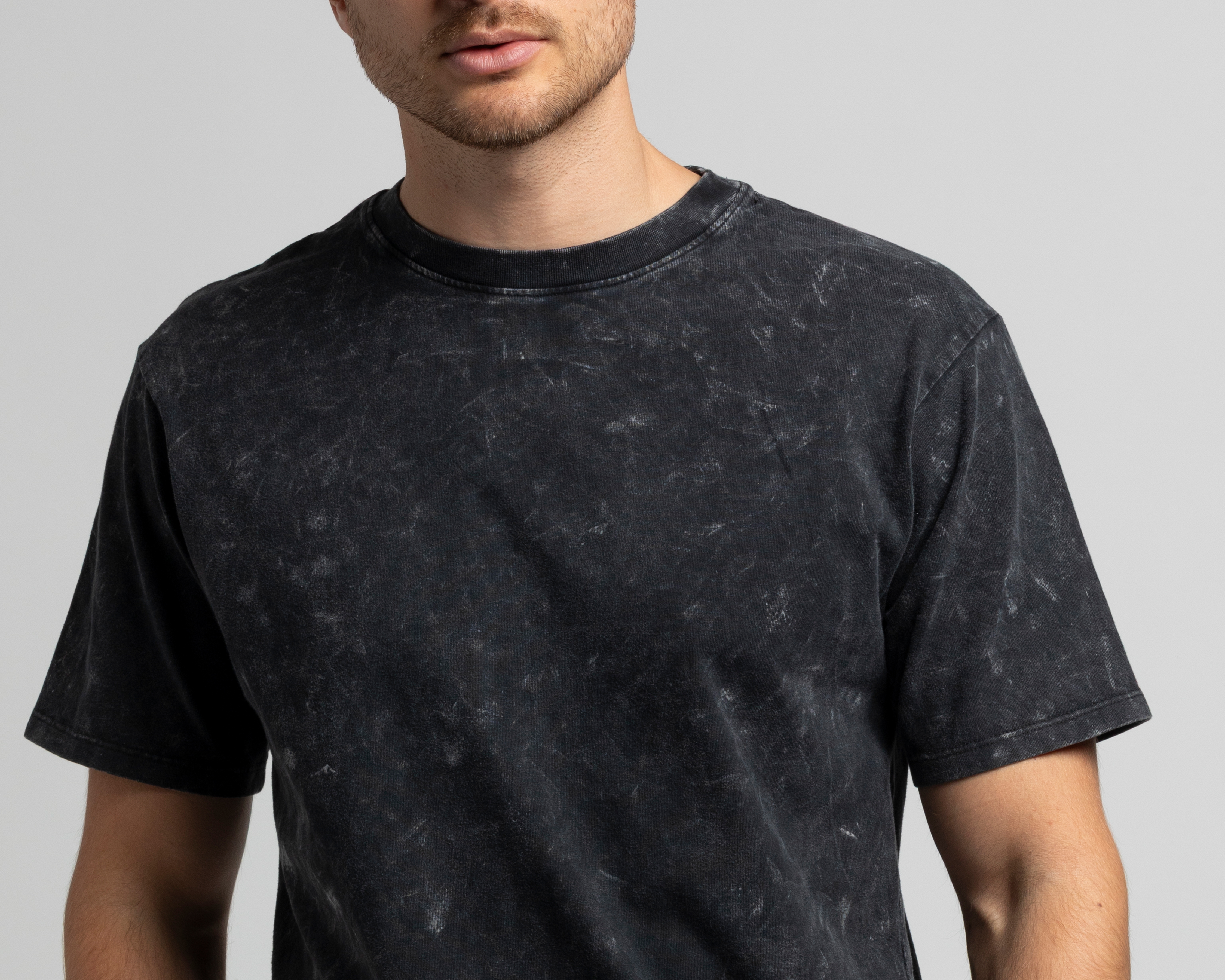 Foto 5 pulgar | Foto 4 | Playera de Cuello Redondo Negra Strona para Hombre