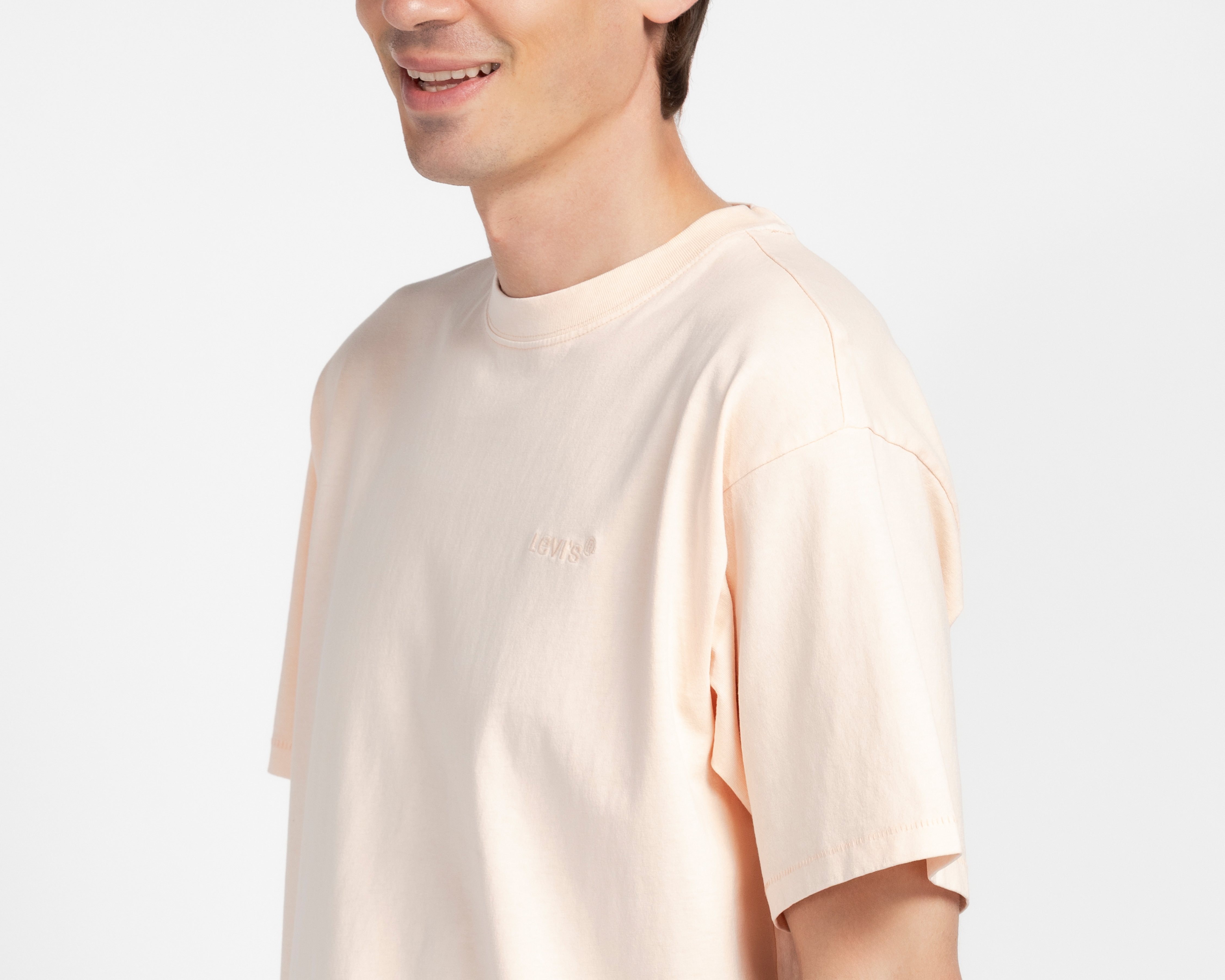 Foto 4 pulgar | Foto 3 | Playera de Cuello Redondo Levi's Coral para Hombre