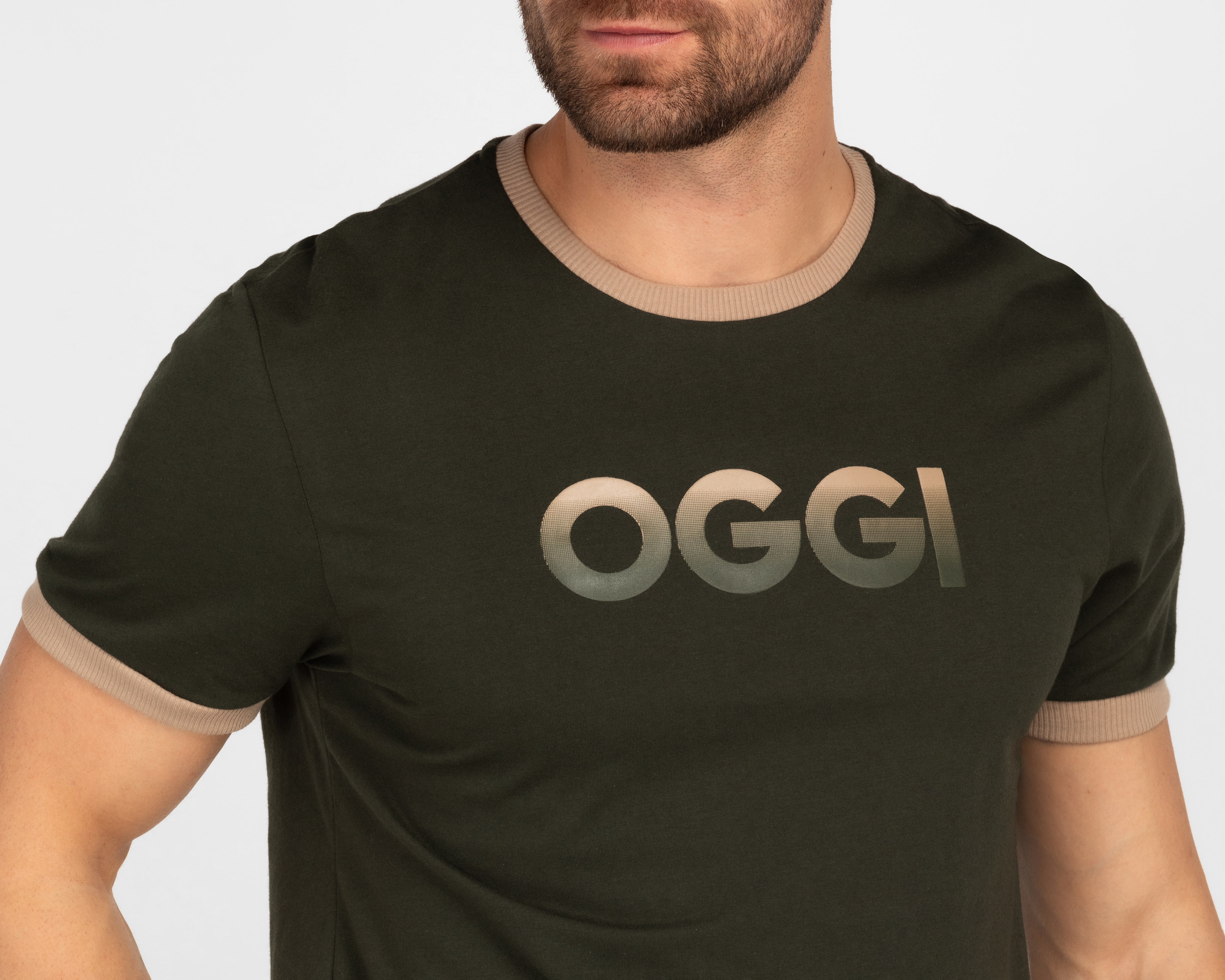 Foto 4 pulgar | Foto 3 | Playera Oggi Negra Cuello Redondo para Hombre