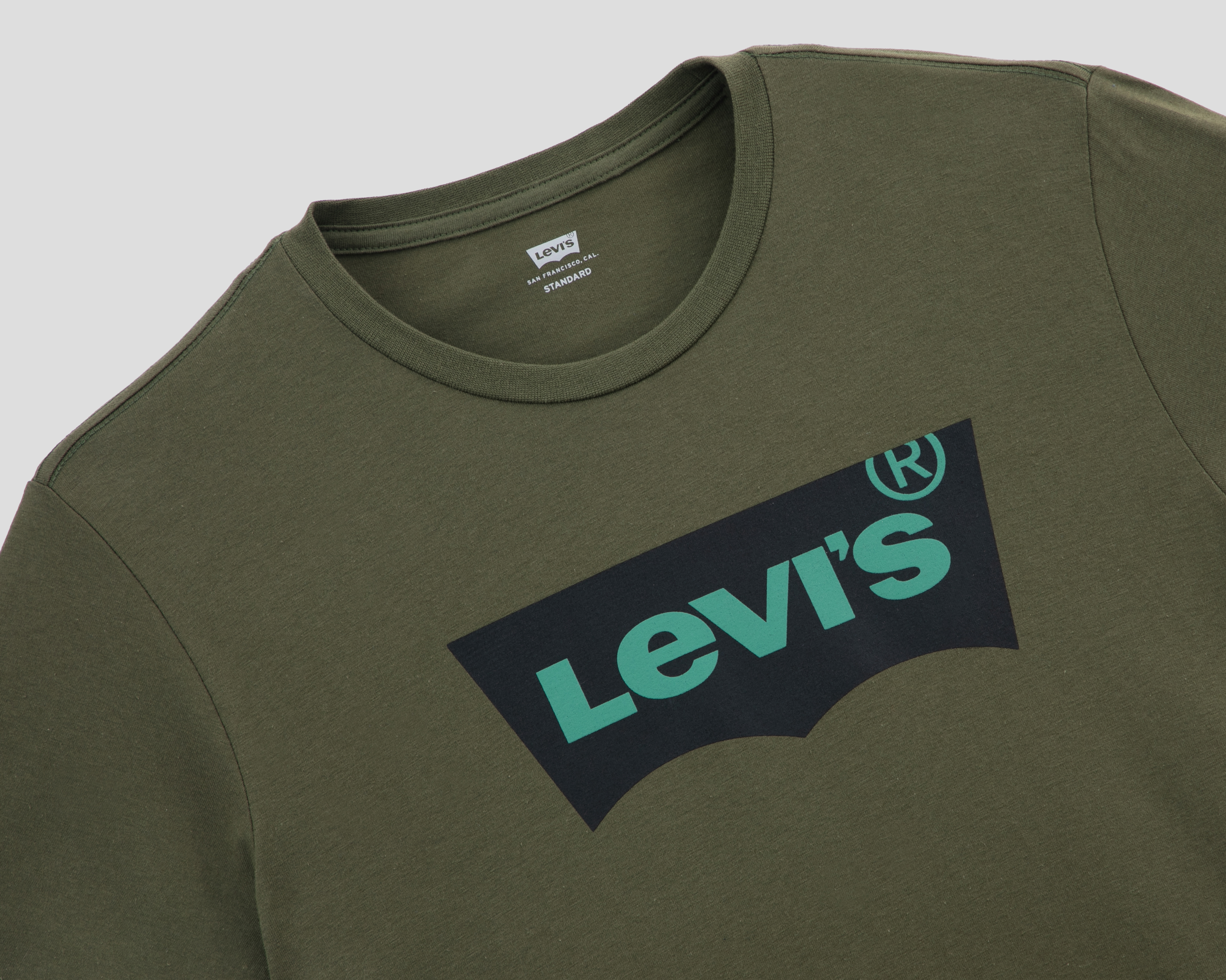 Foto 4 pulgar | Foto 3 | Playera de Cuello Redondo Verde Levi's para Hombre