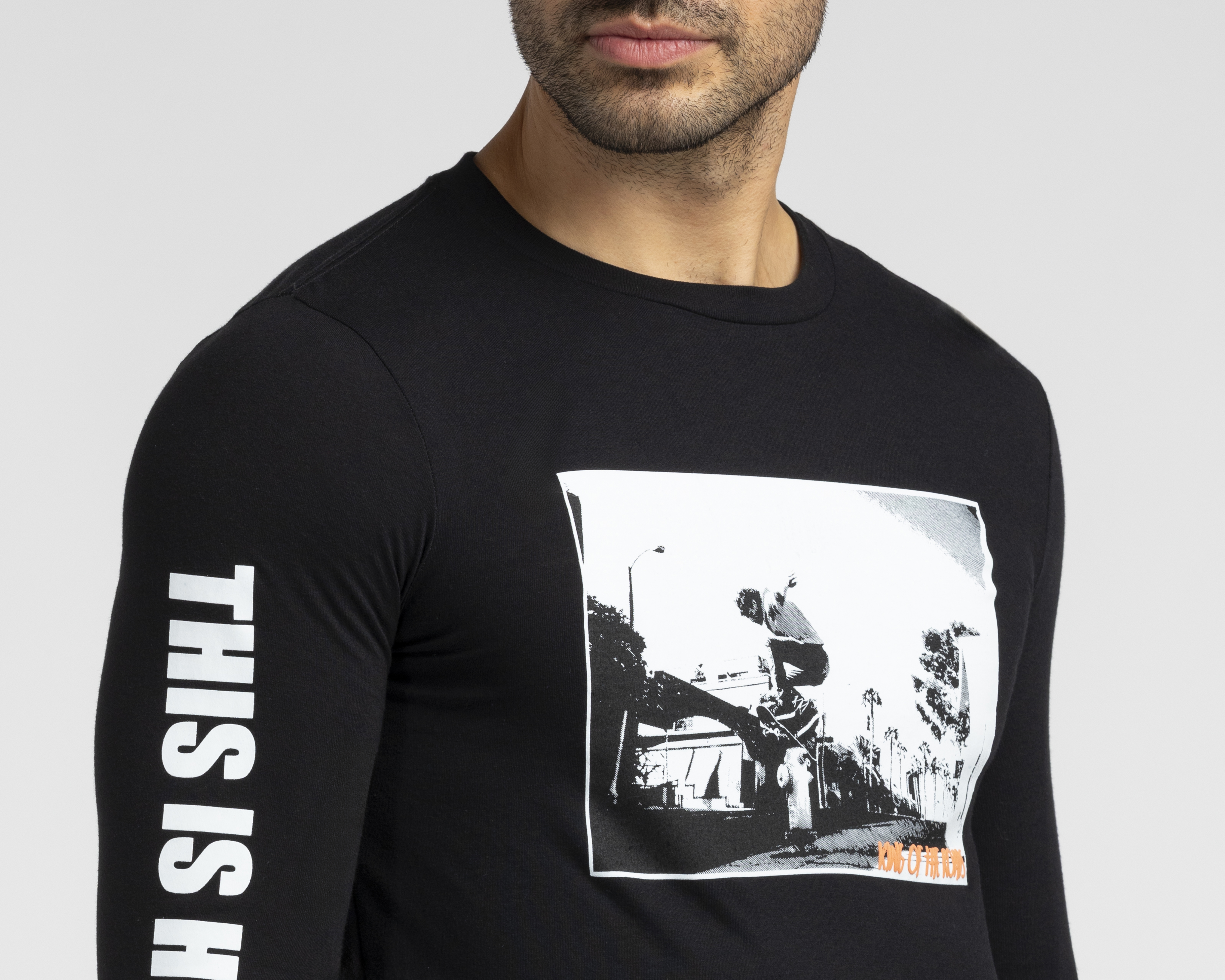 Foto 5 pulgar | Foto 4 | Playera de Cuello Redondo Negra Neo*City para Hombre