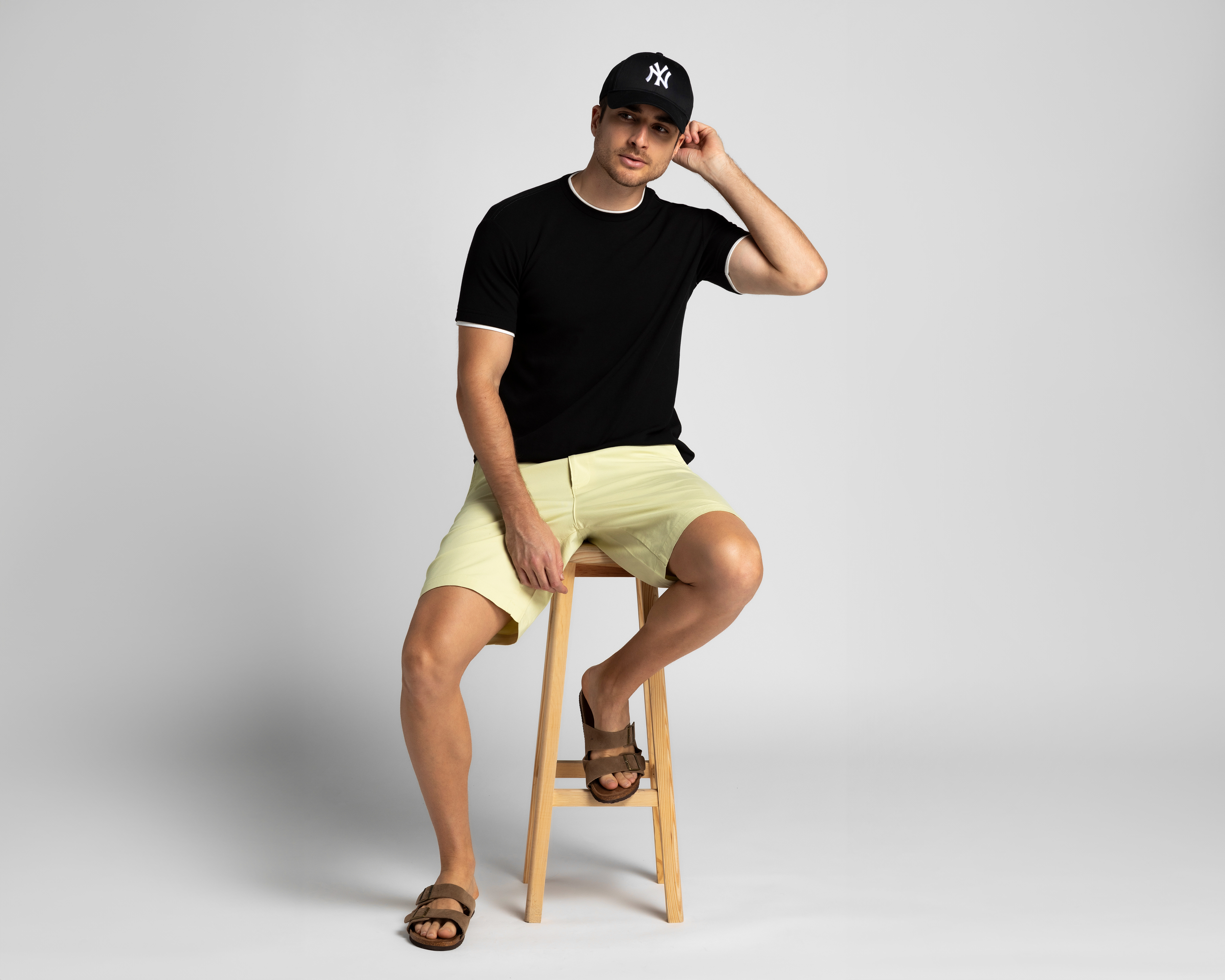 Foto 3 pulgar | Foto 2 | Playera Cuello Redondo Negra para Hombre