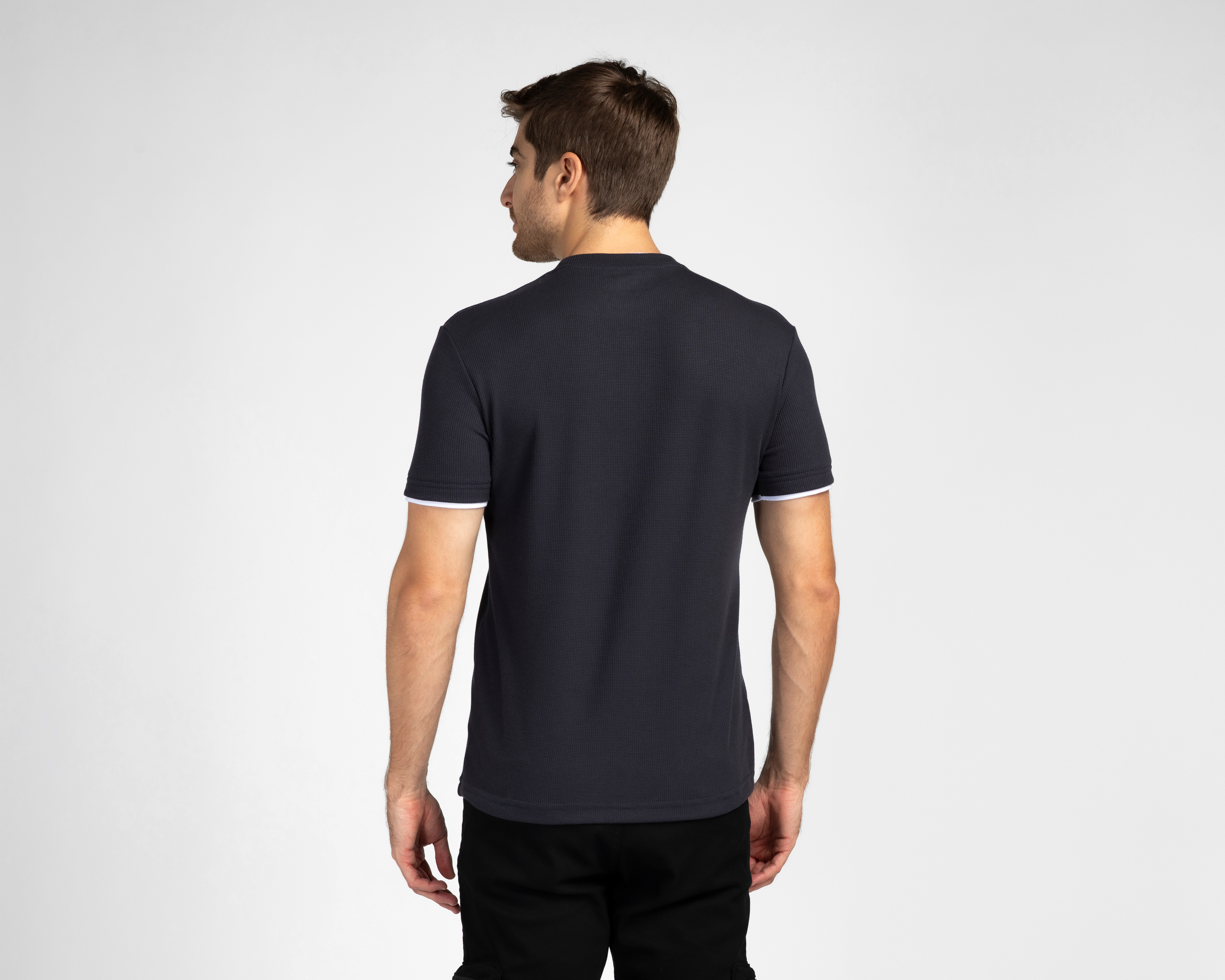 Foto 4 pulgar | Foto 3 | Playera de Cuello Redondo Negra Refill para Hombre