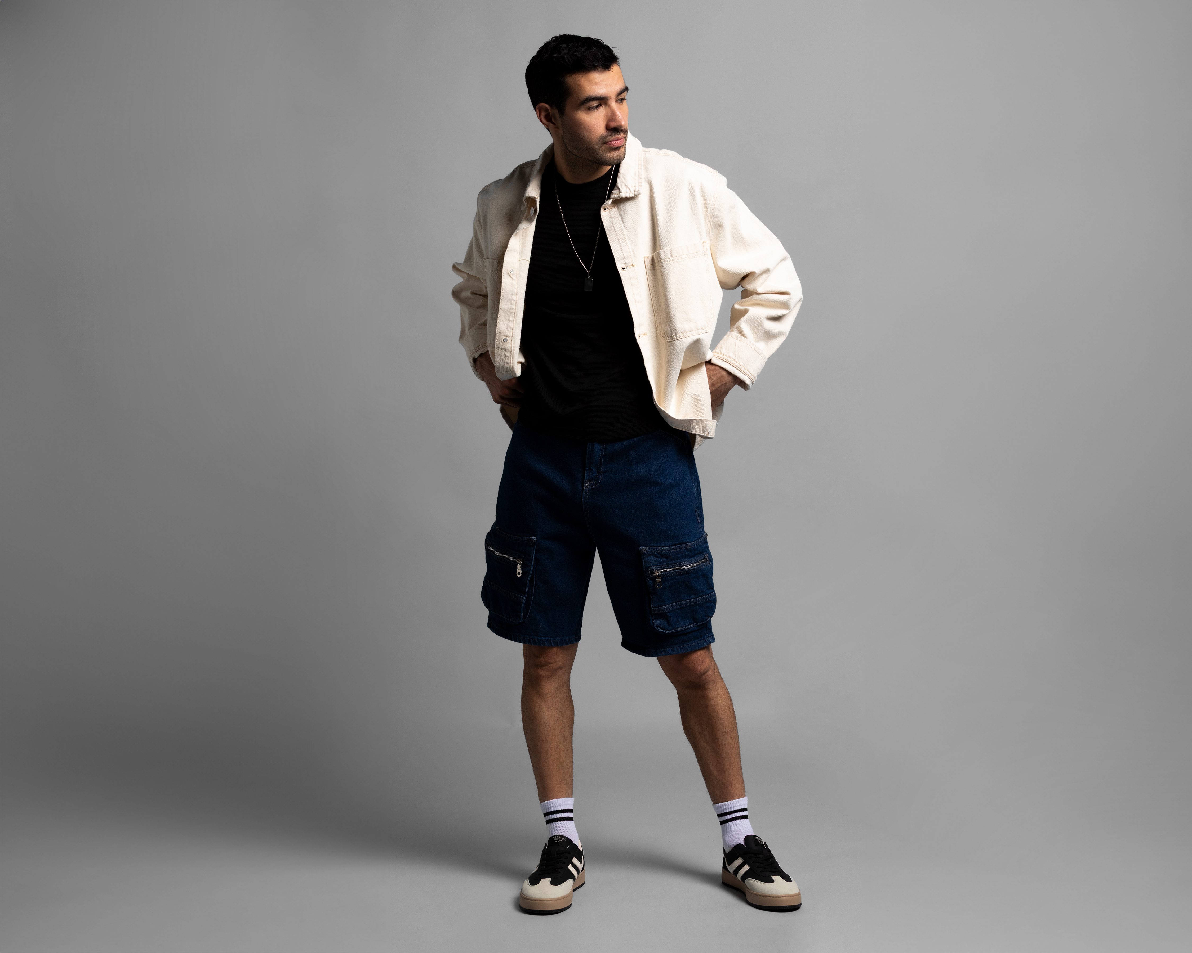 Foto 2 pulgar | Foto 1 | Playera de Cuello Redondo Negra Strona para Hombre