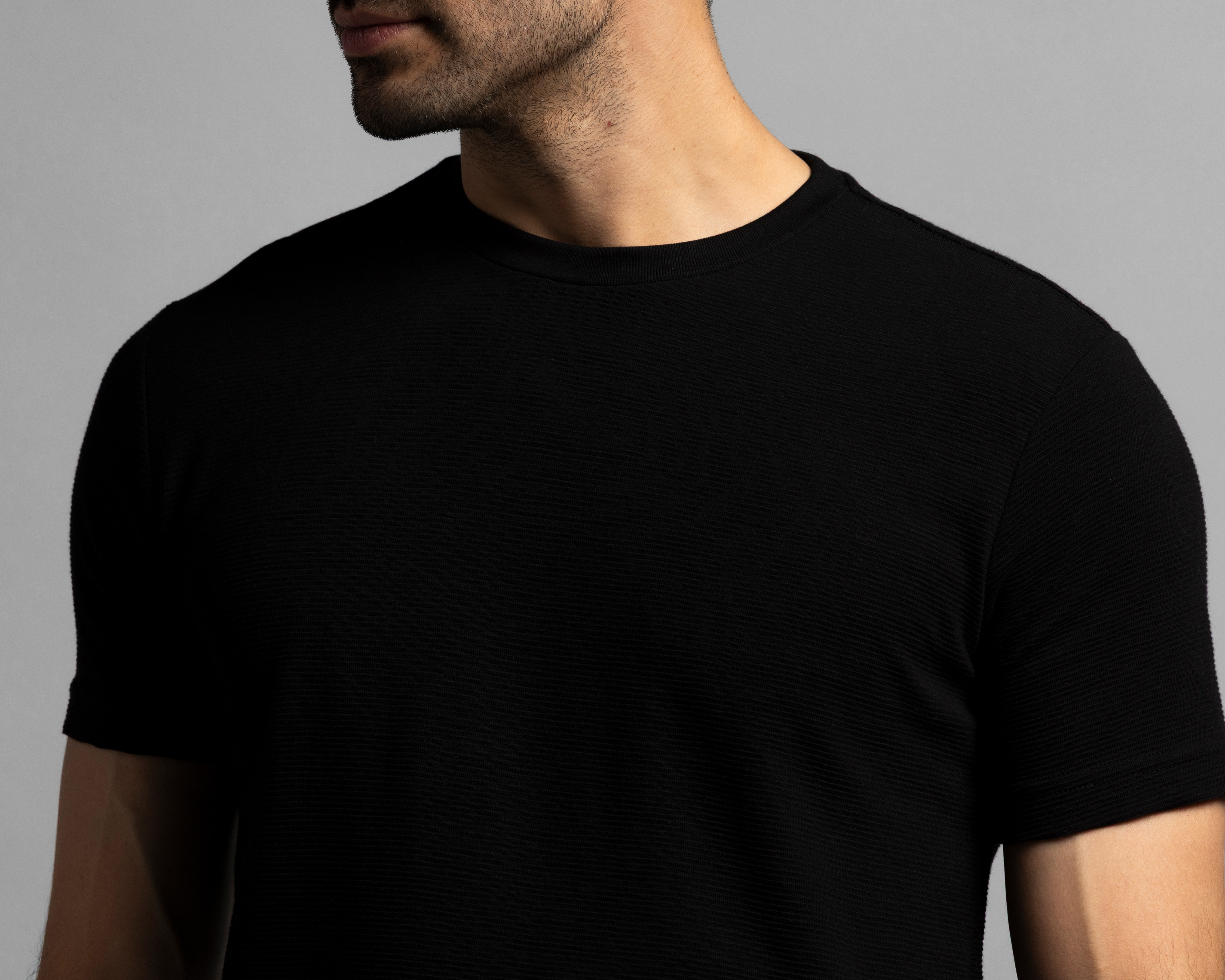 Foto 5 pulgar | Foto 4 | Playera de Cuello Redondo Negra Strona para Hombre