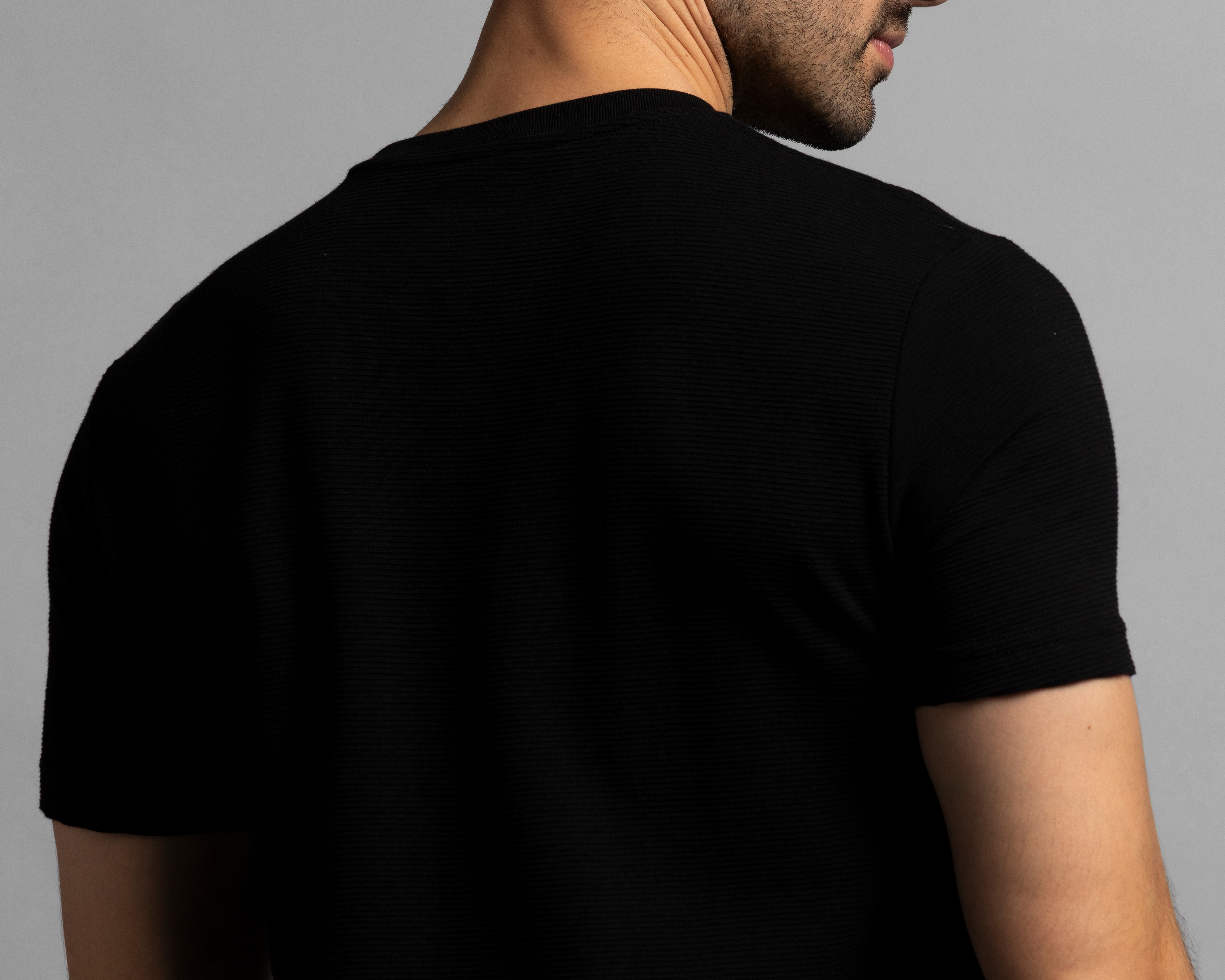 Foto 6 pulgar | Foto 5 | Playera de Cuello Redondo Negra Strona para Hombre