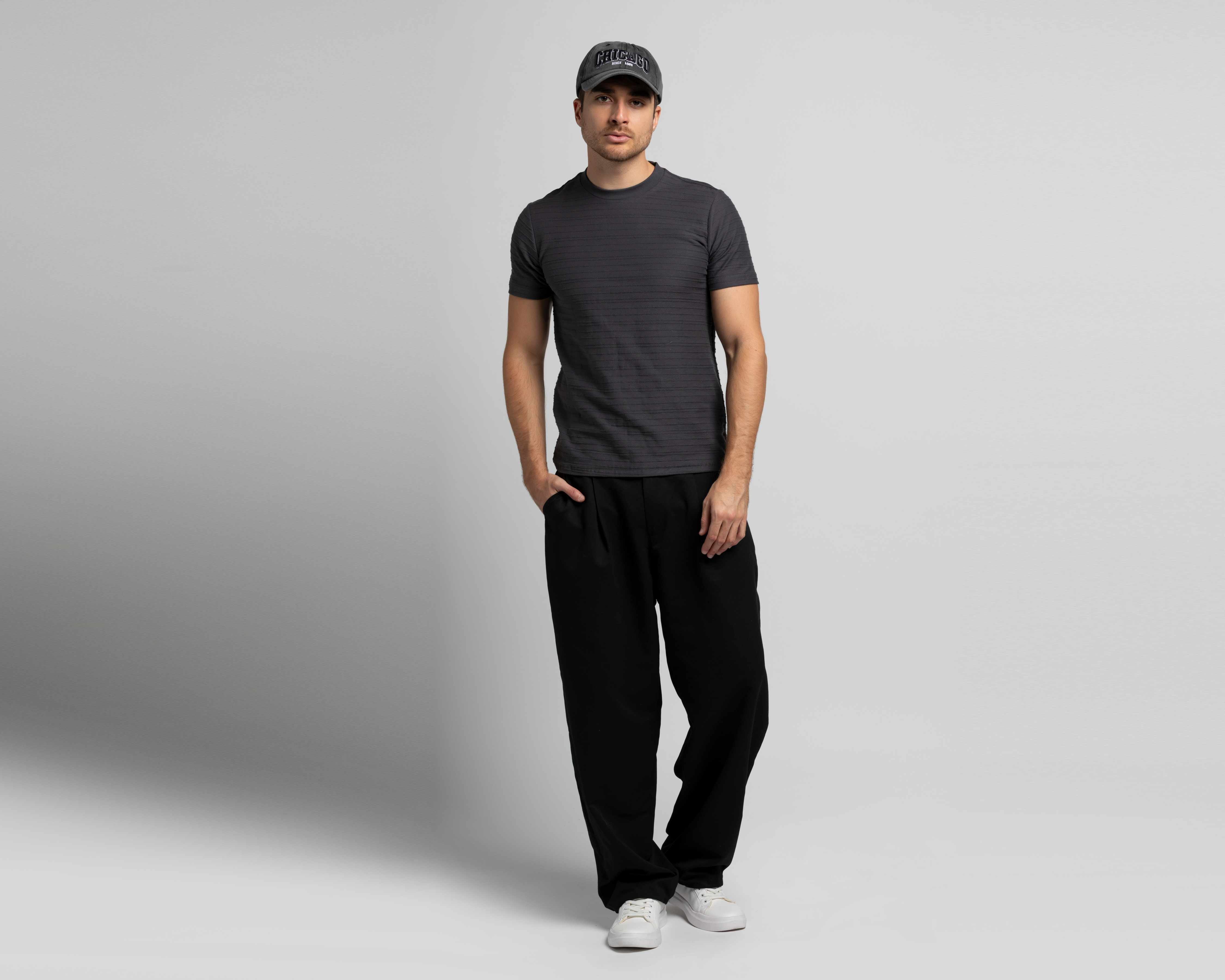 Foto 2 pulgar | Foto 1 | Playera de Cuello Redondo Gris Strona para Hombre