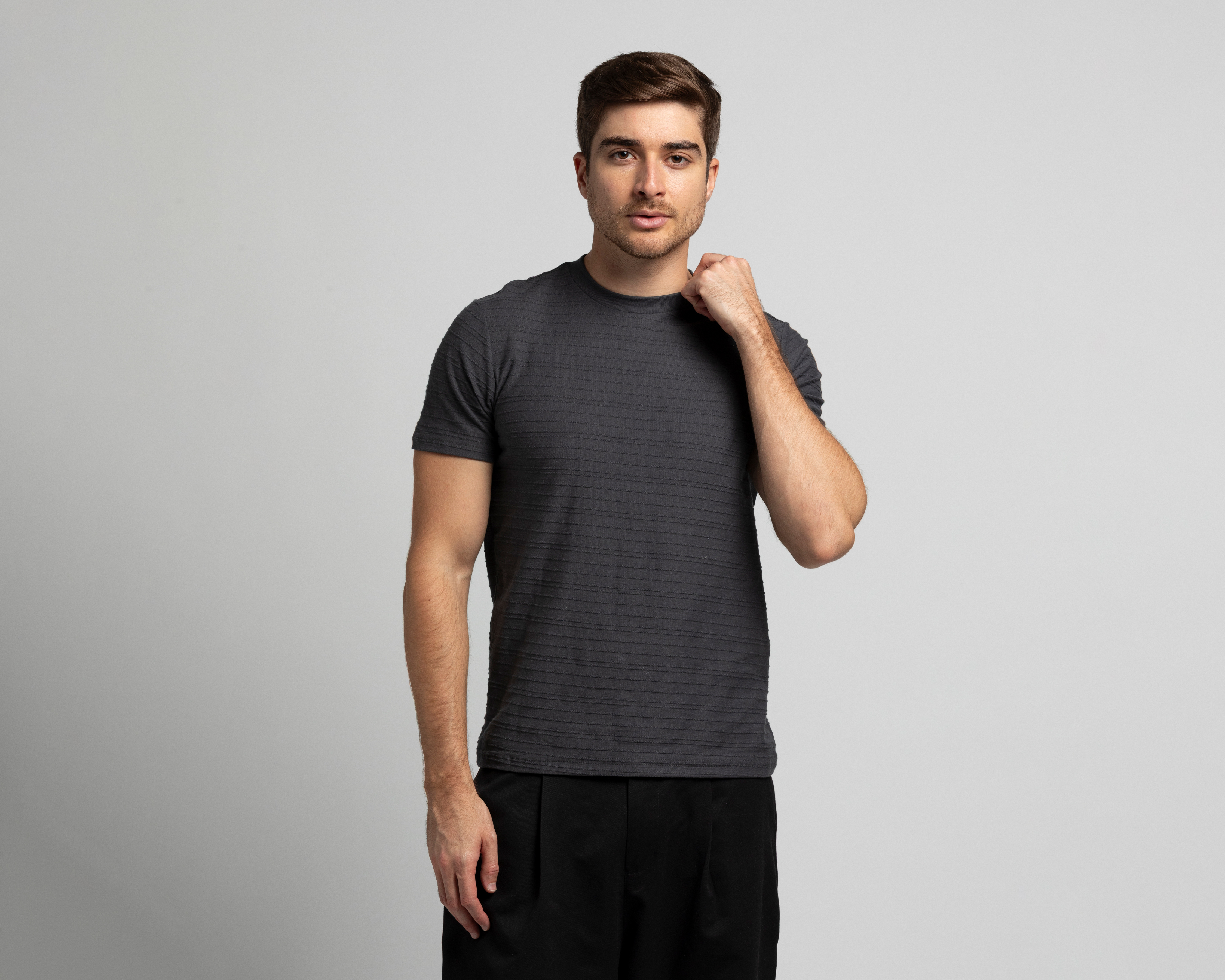 Foto 3 pulgar | Foto 2 | Playera de Cuello Redondo Gris Strona para Hombre