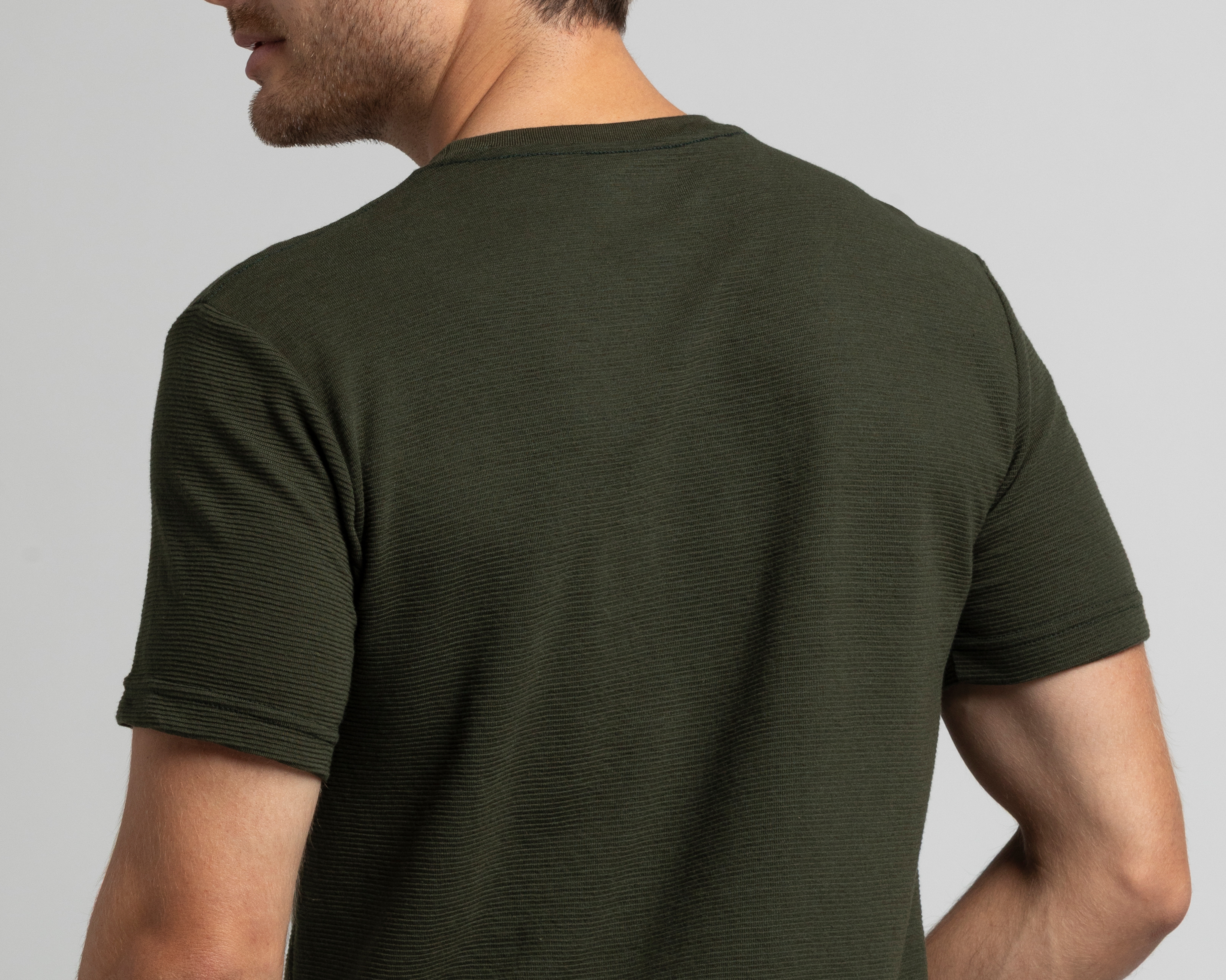 Foto 6 pulgar | Foto 5 | Playera de Cuello Redondo Verde Strona para Hombre