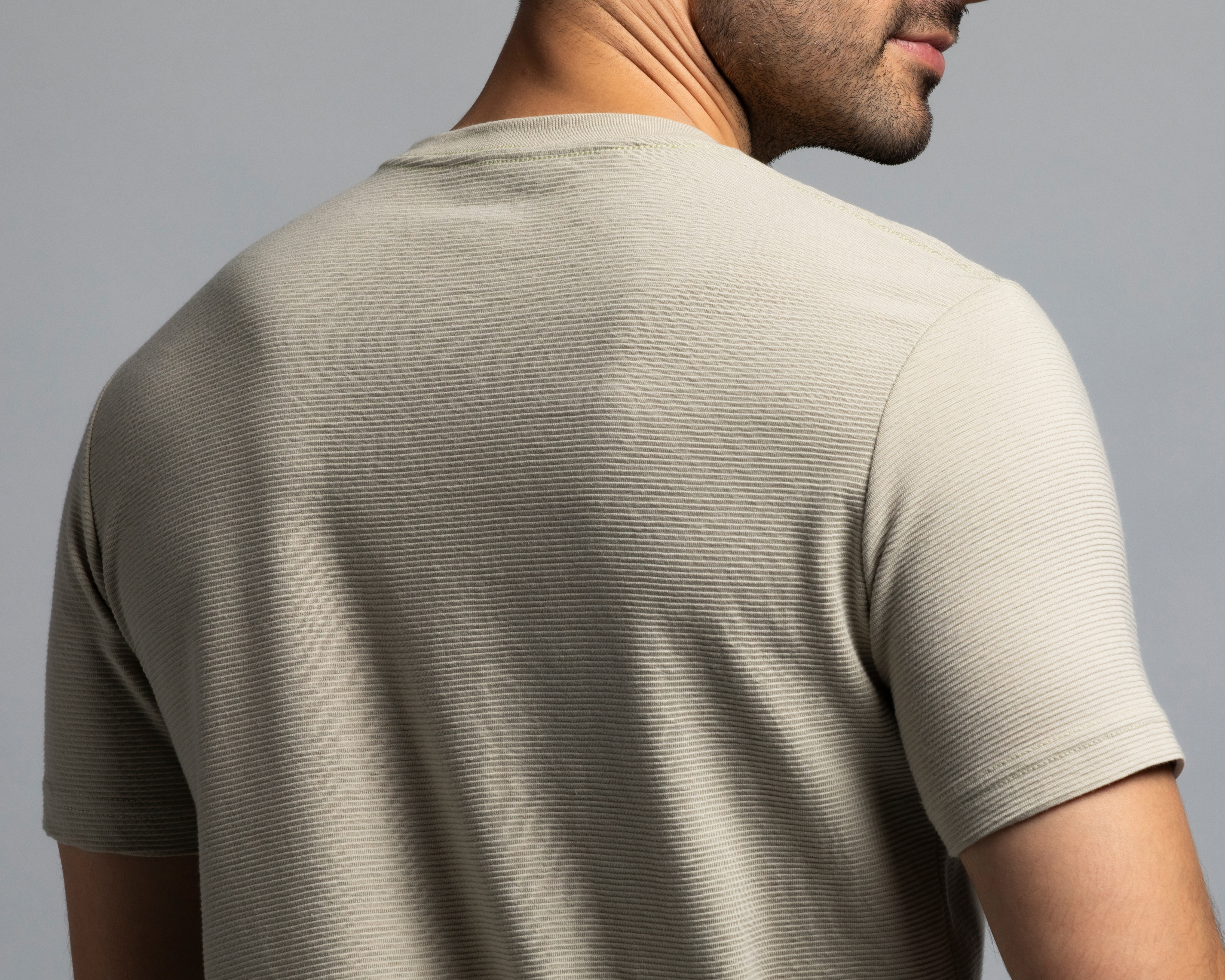 Foto 6 pulgar | Foto 5 | Playera de Cuello Redondo Beige Strona para Hombre