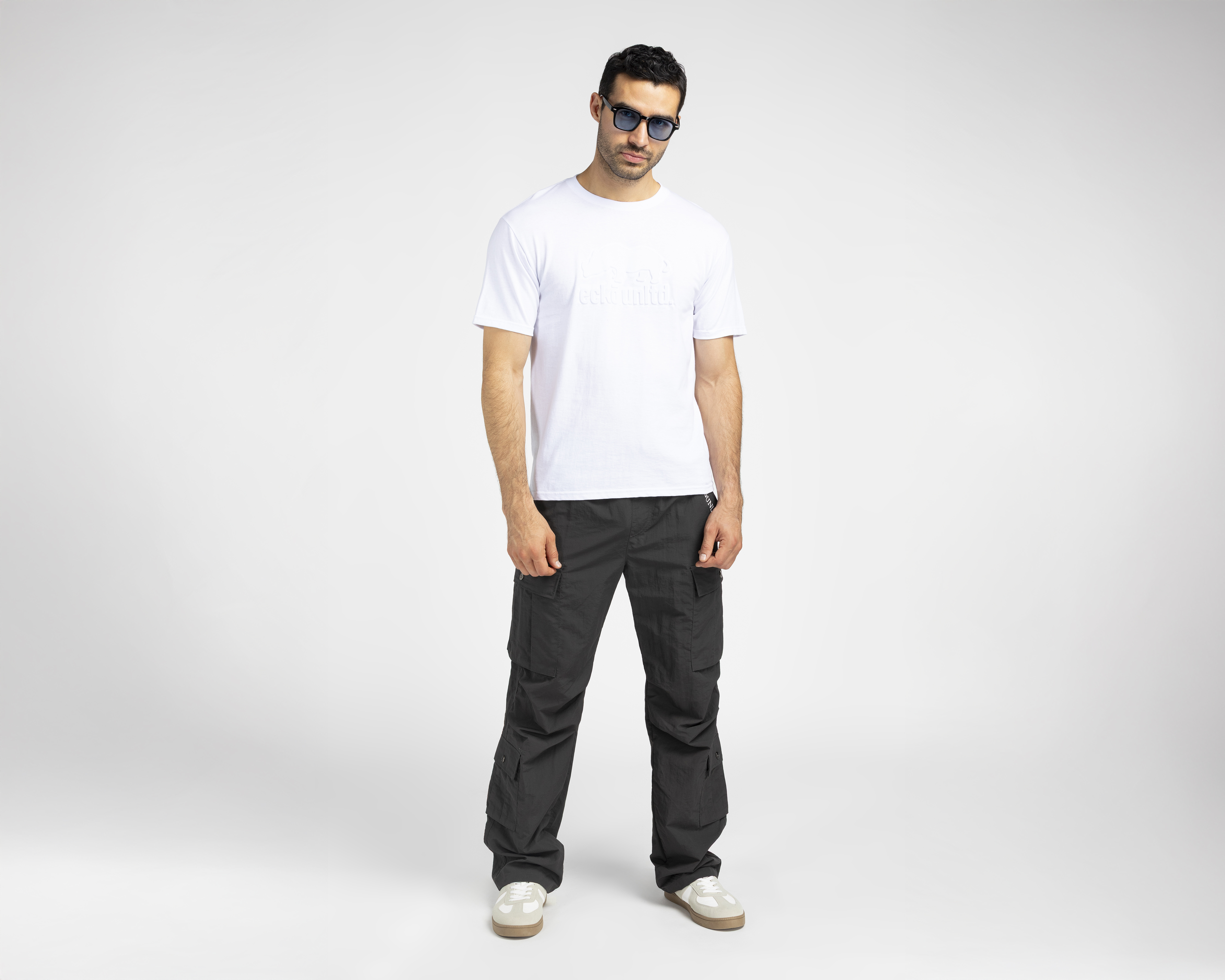 Foto 3 pulgar | Foto 2 | Playera Cuello Redondo Blanca Ecko Untld. para Hombre