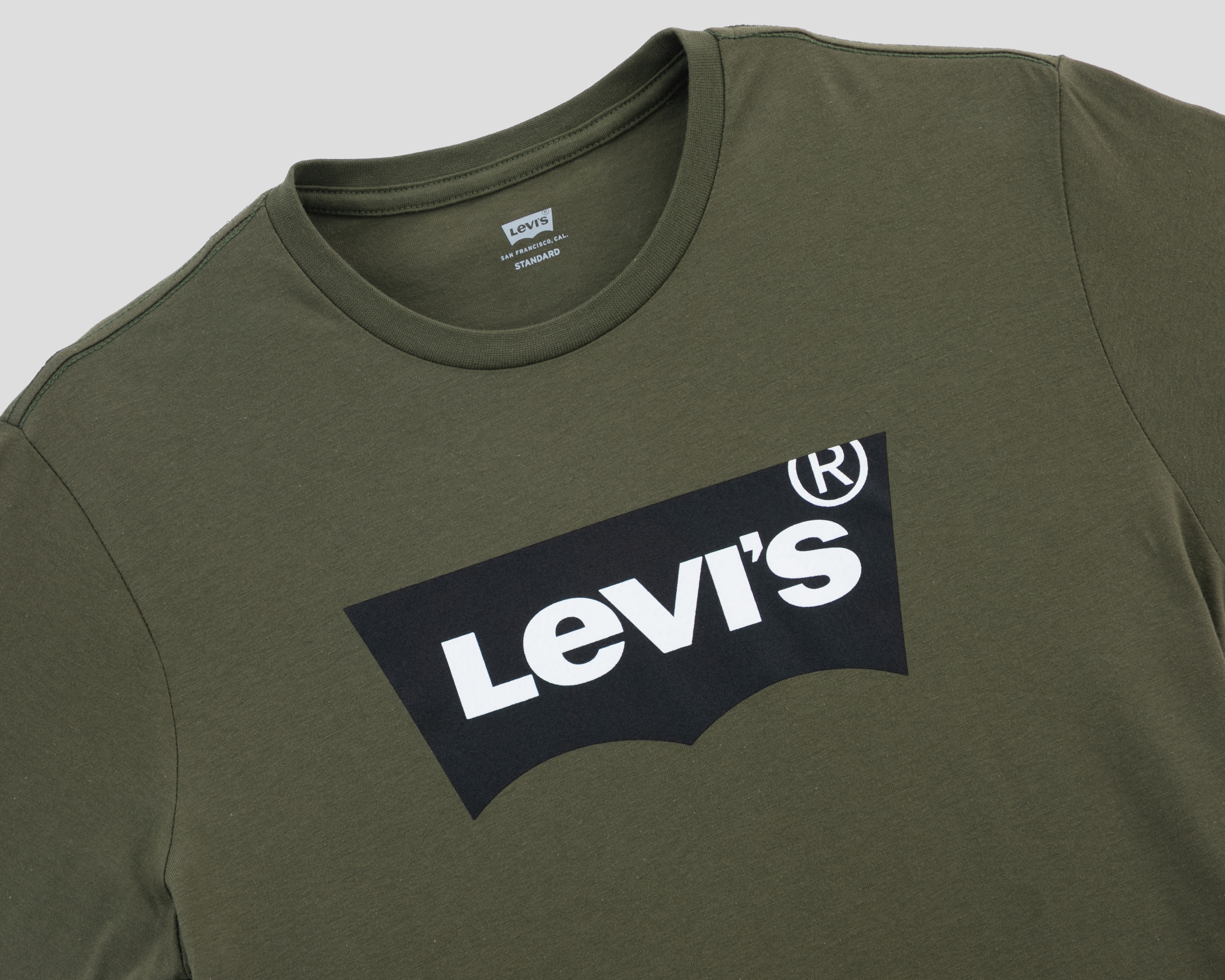 Foto 4 pulgar | Foto 3 | Playera de Cuello Redondo Verde Levi's para Hombre