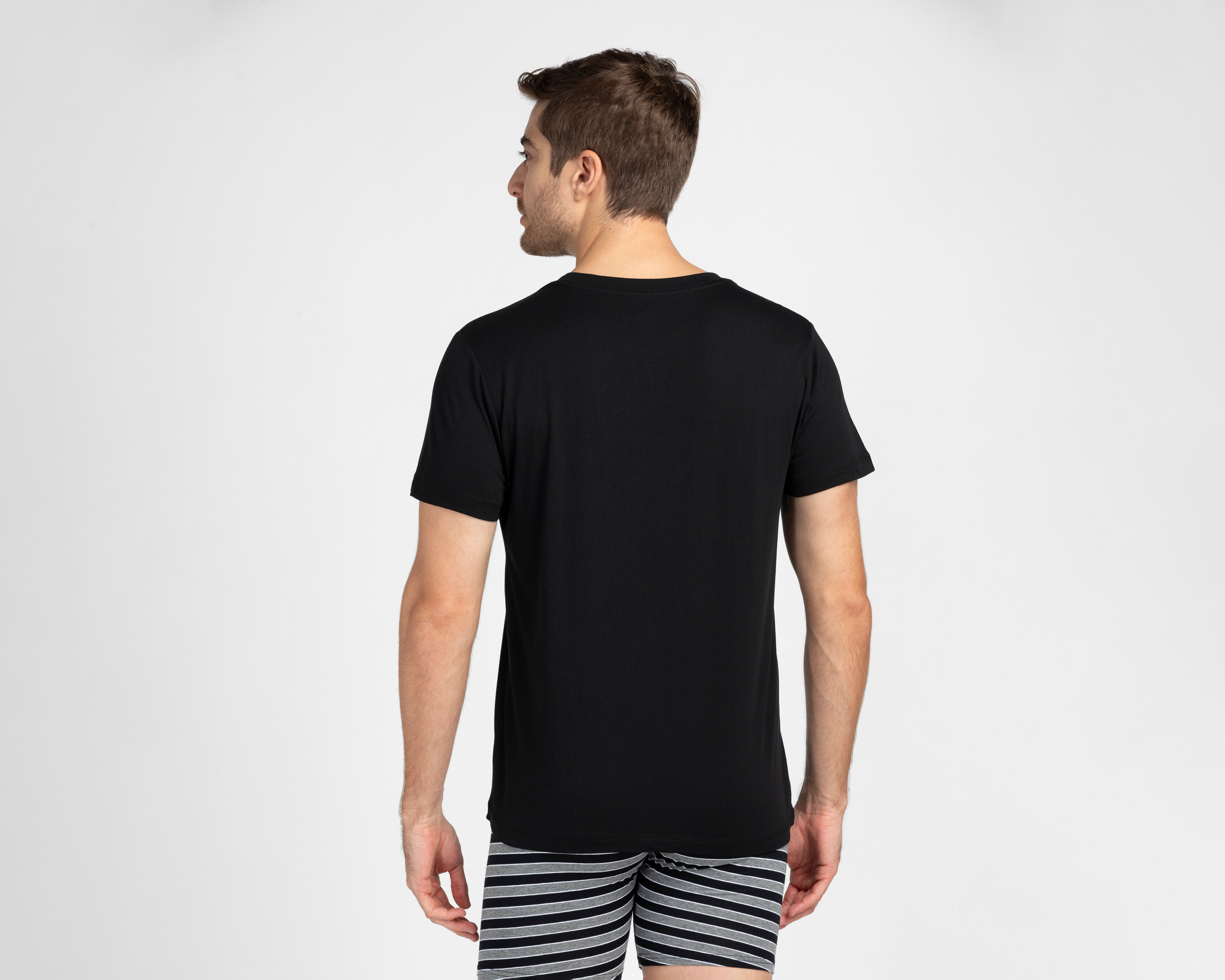 Foto 4 pulgar | Foto 3 | Playera Interior Cuello Redondo Wilson Negra para Hombre