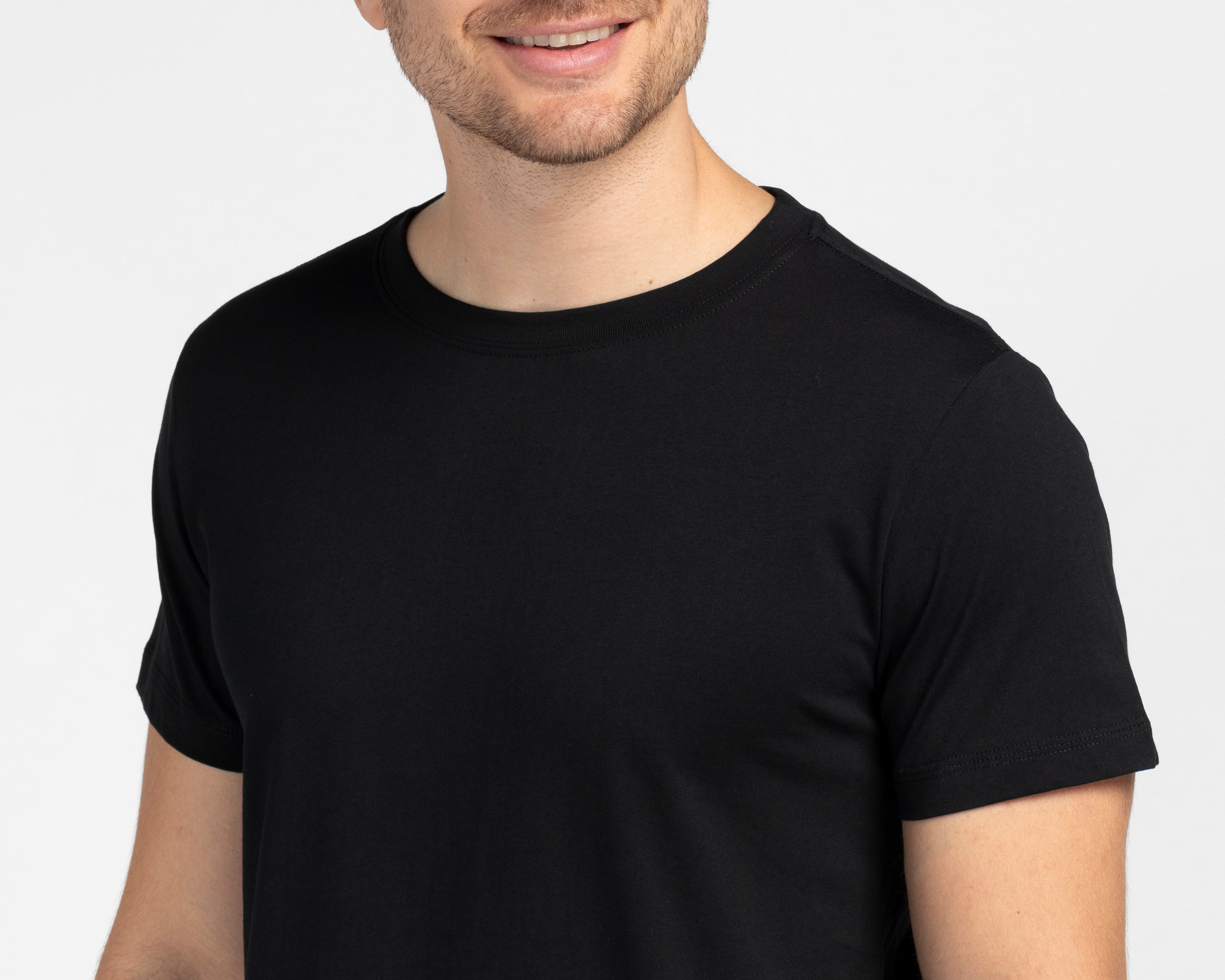 Foto 5 pulgar | Foto 4 | Playera Interior Cuello Redondo Wilson Negra para Hombre