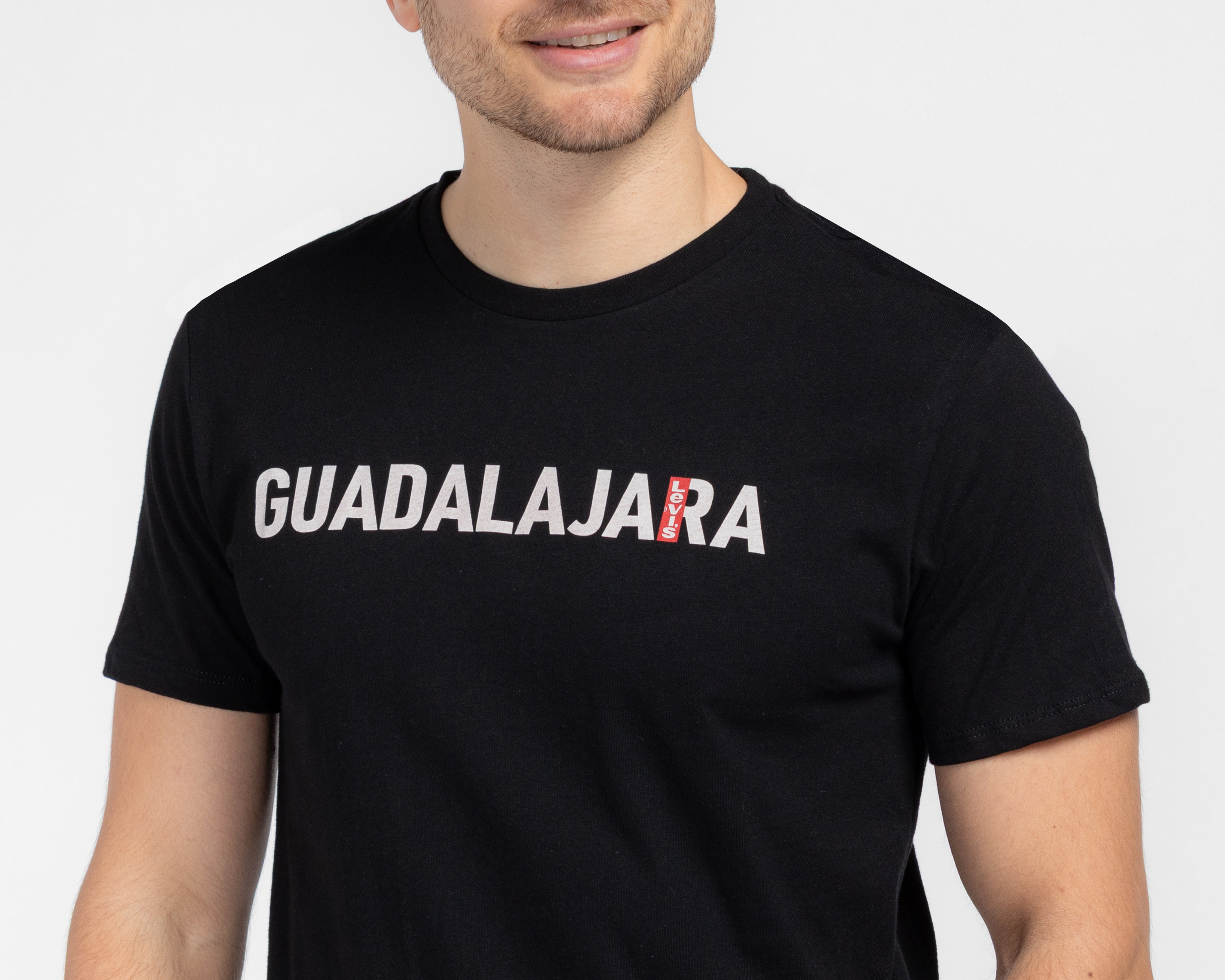 Foto 4 pulgar | Foto 3 | Playera de Cuello Redondo Negra Levi's para Hombre