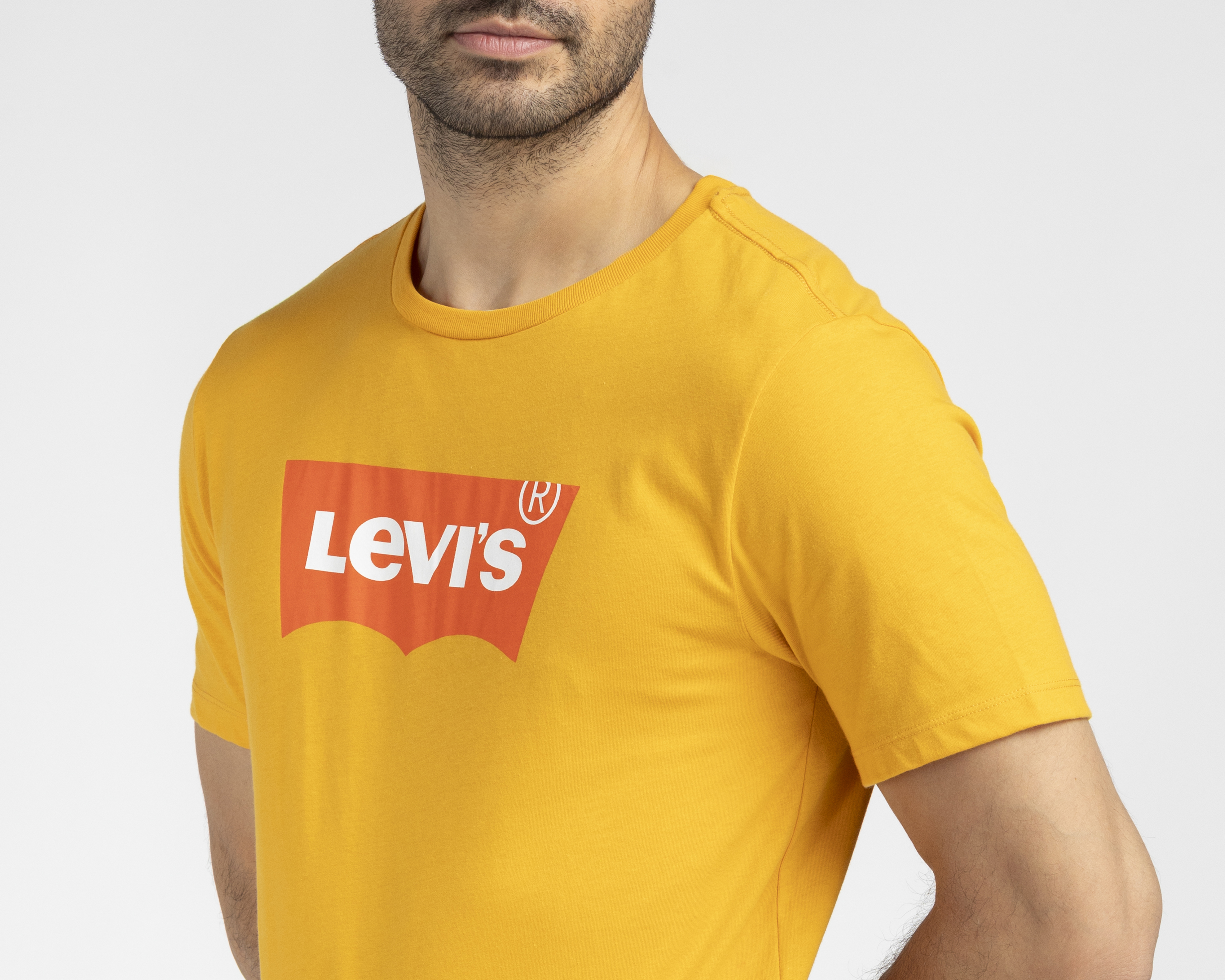 Foto 4 pulgar | Foto 3 | Playera de Cuello Redondo Amarilla Levi's para Hombre