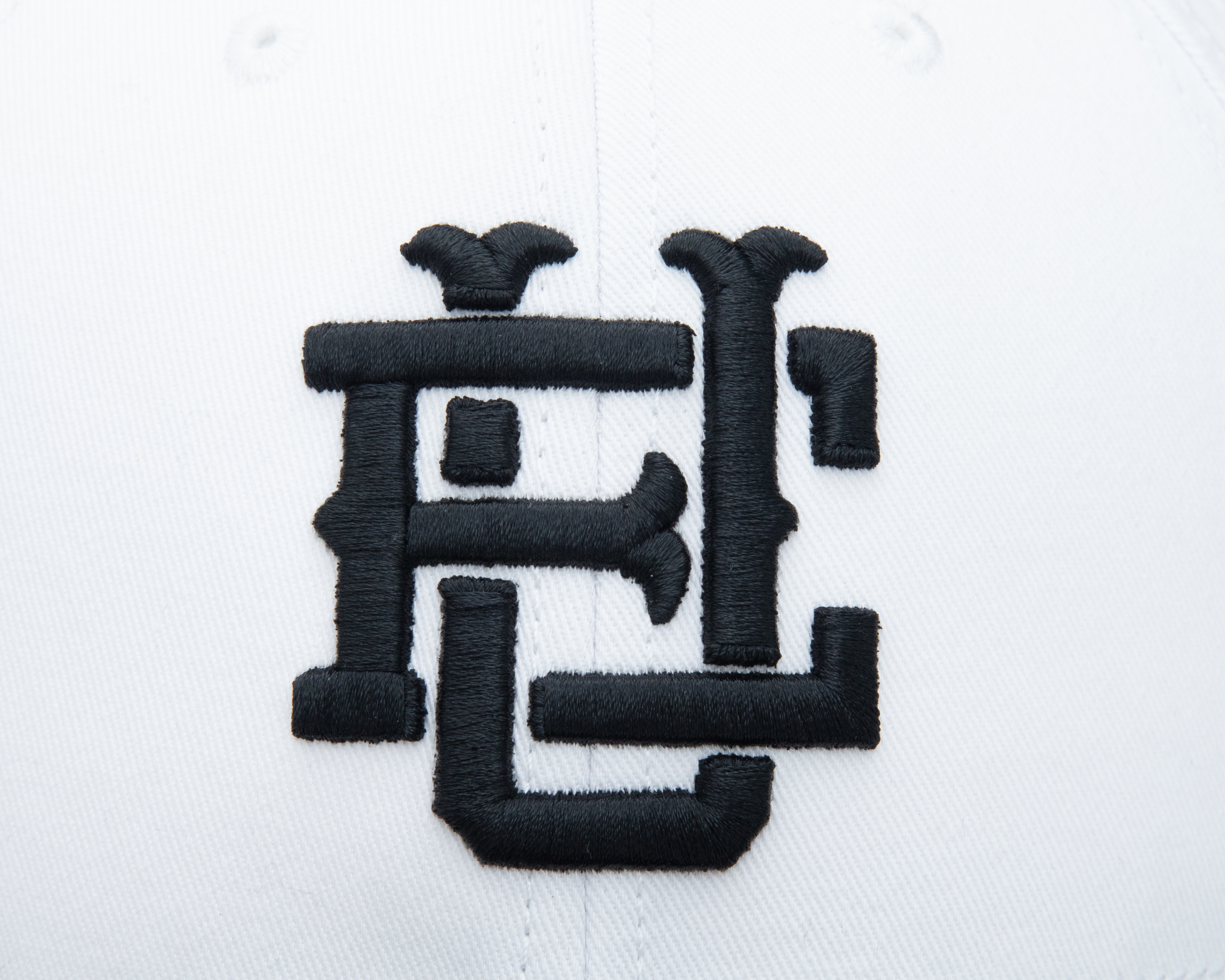 Foto 5 pulgar | Foto 4 | Gorra Curva Ecko Unltd.