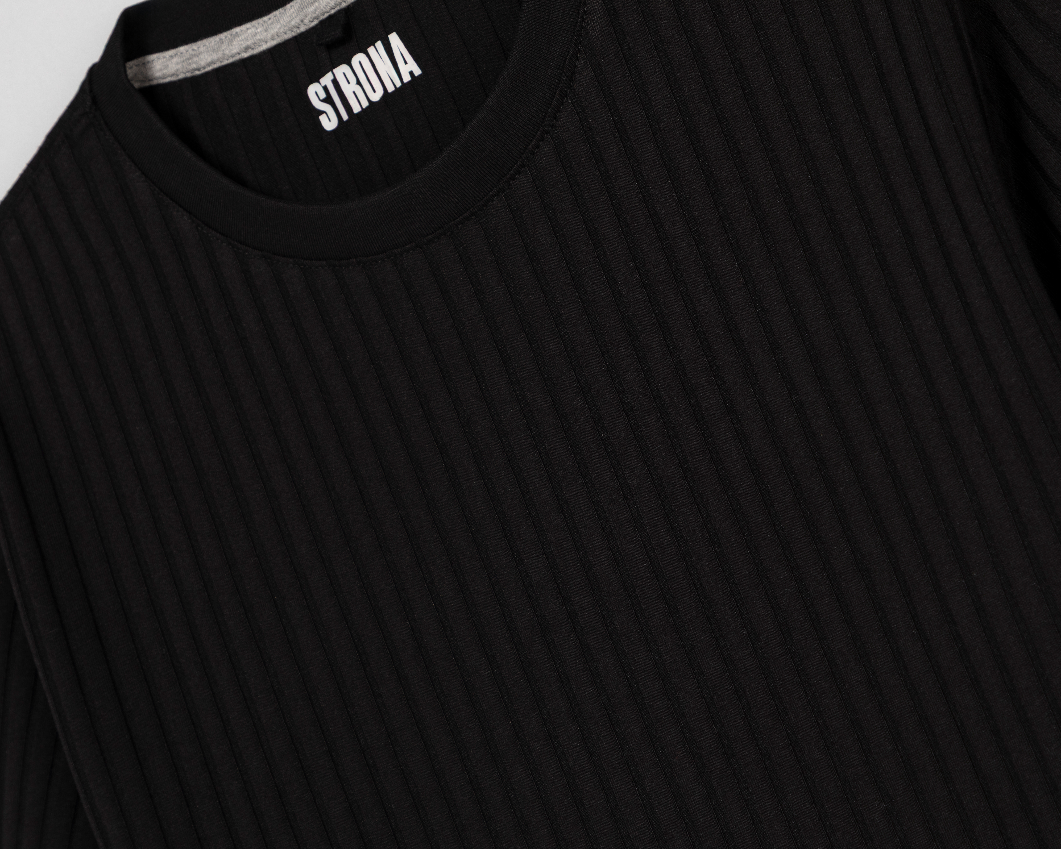 Foto 4 pulgar | Foto 3 | Playera de Cuello Redondo Negra Strona para Hombre