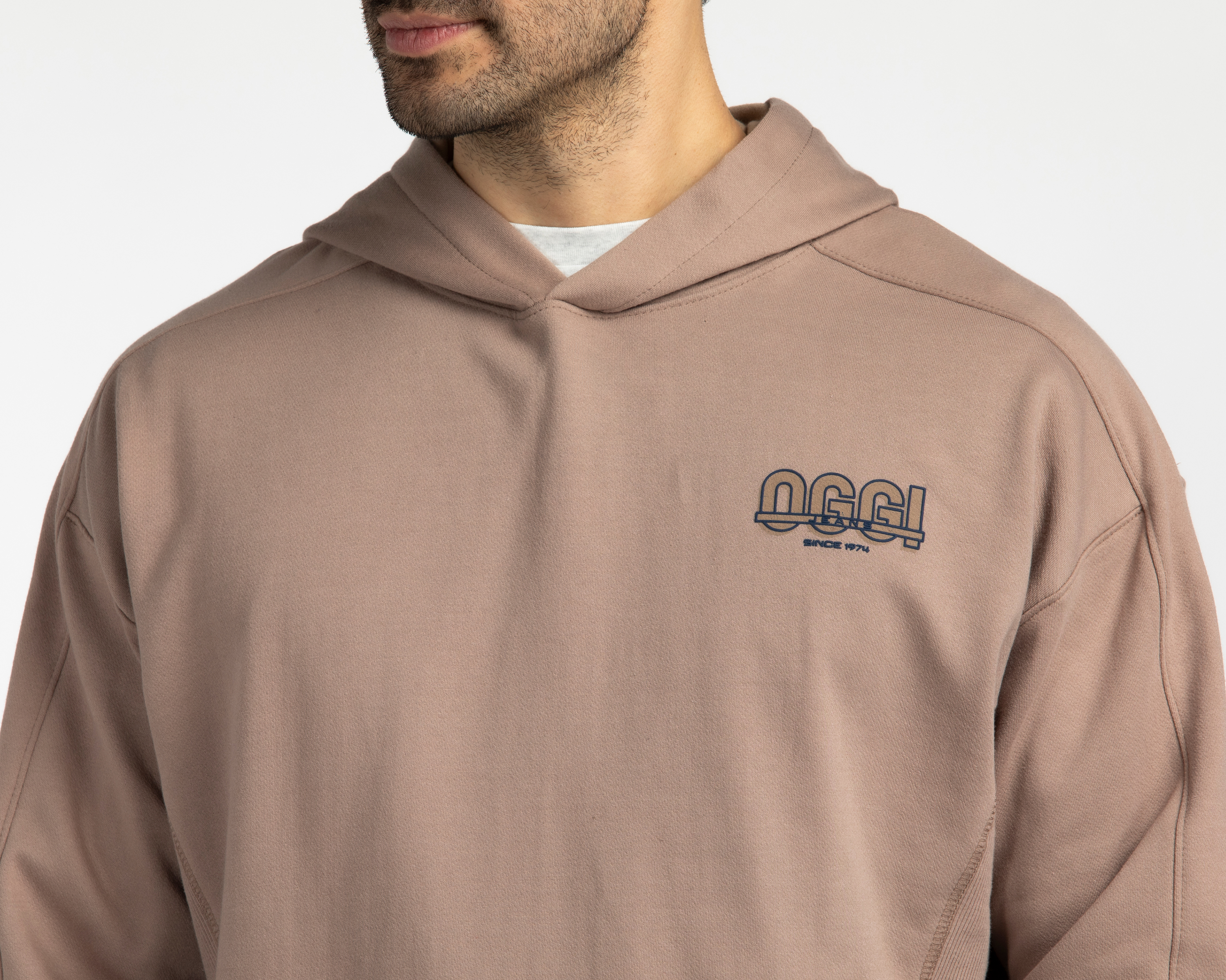 Foto 4 pulgar | Foto 3 | Sudadera Oggi con Capucha