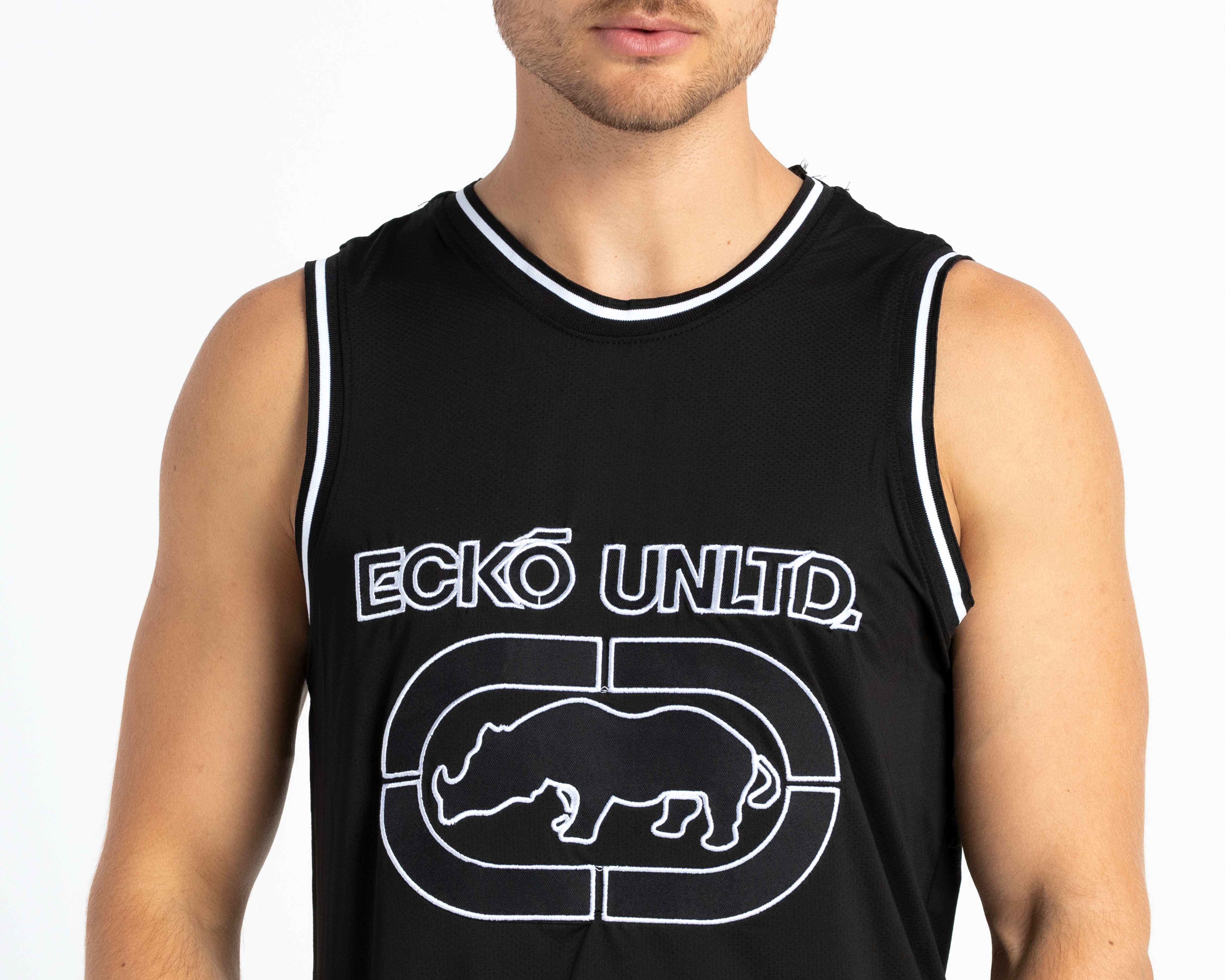 Foto 5 pulgar | Foto 4 | Playera de Cuello Redondo Negra Ecko Unltd. para Hombre