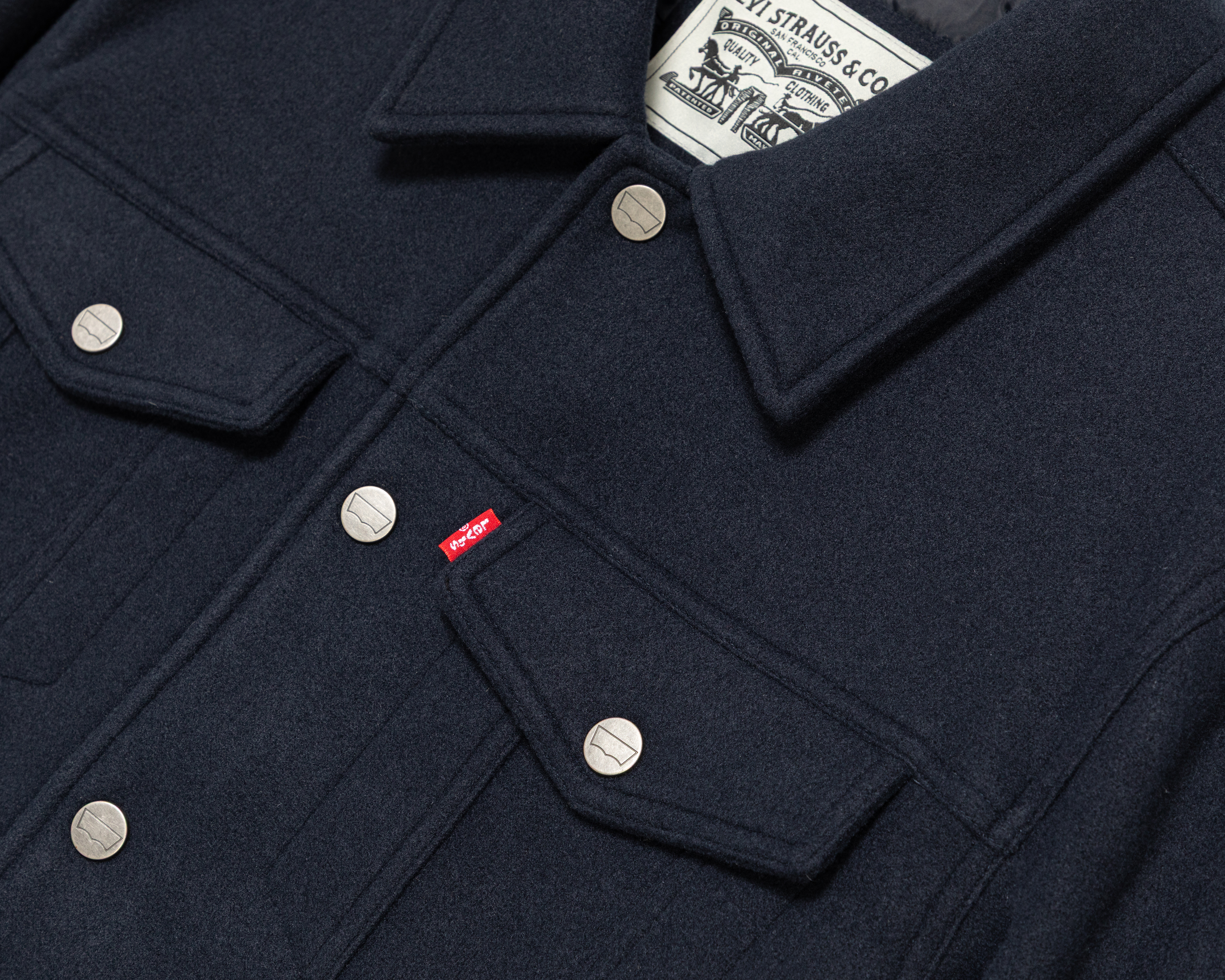 Foto 4 pulgar | Foto 3 | Chamarra Trucker Levi's para Hombre