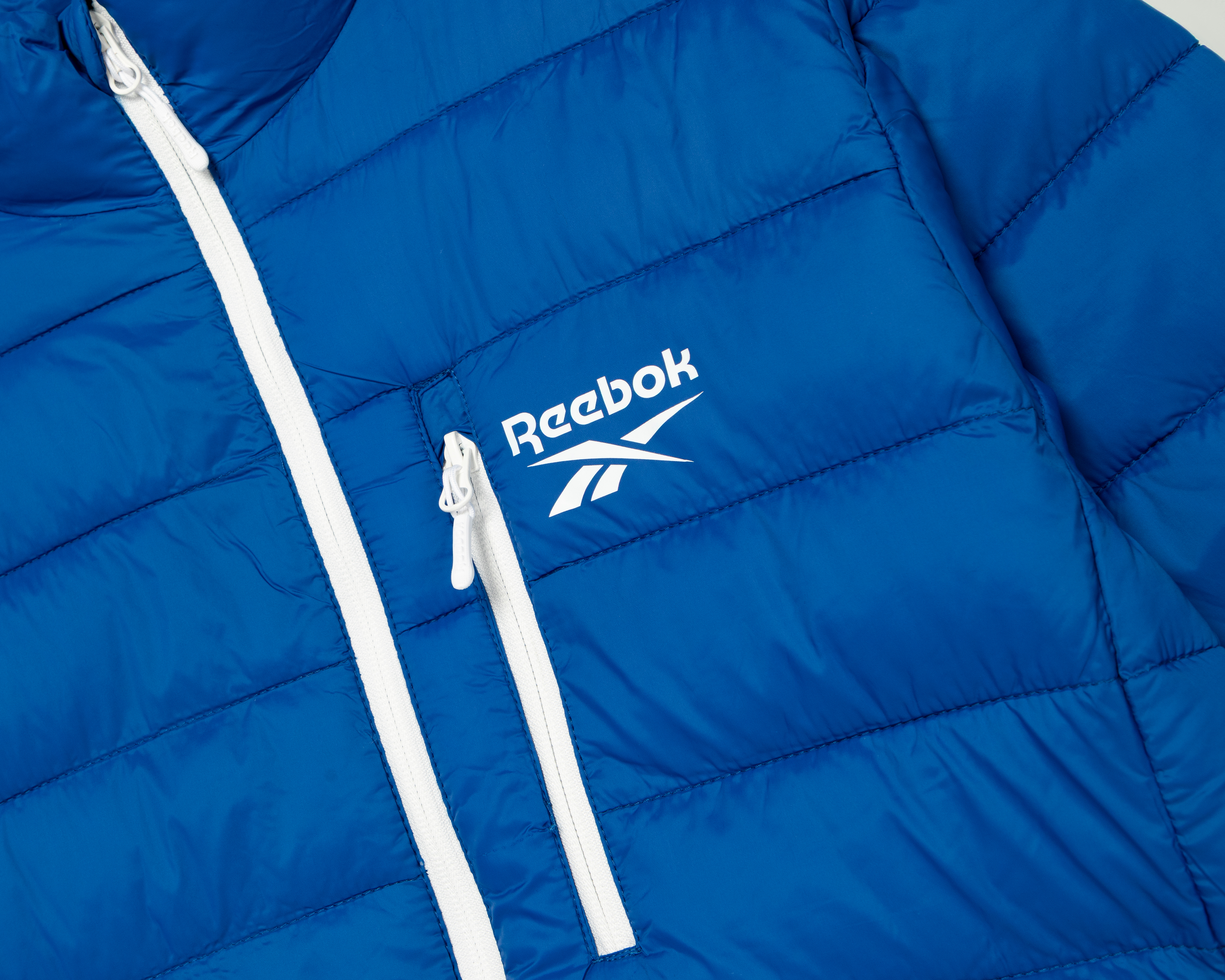 Foto 4 pulgar | Foto 3 | Chamarra Capitonada Reebok para Hombre